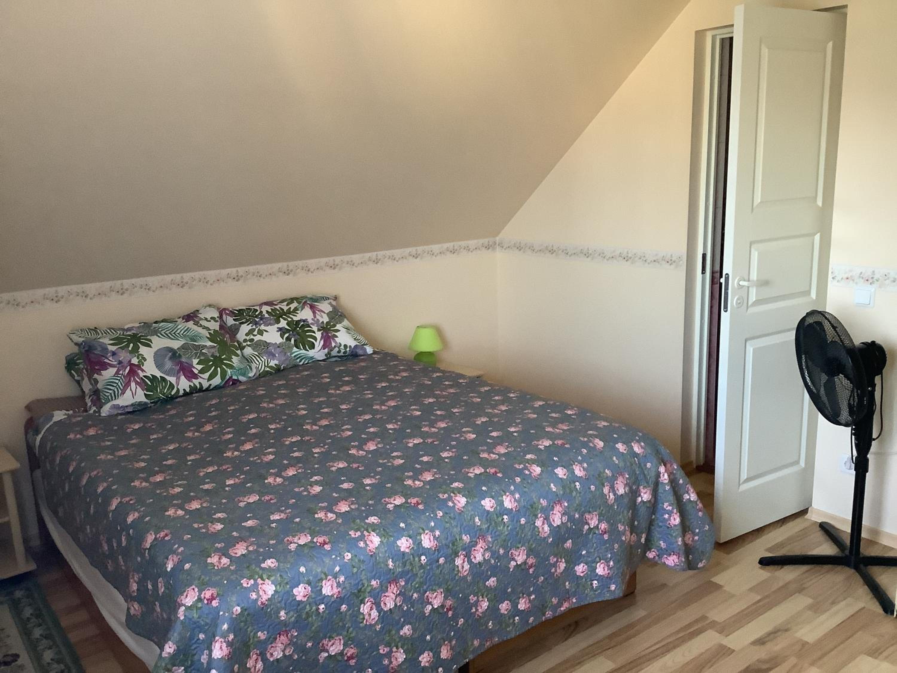 Budget Double Room - Photo 5