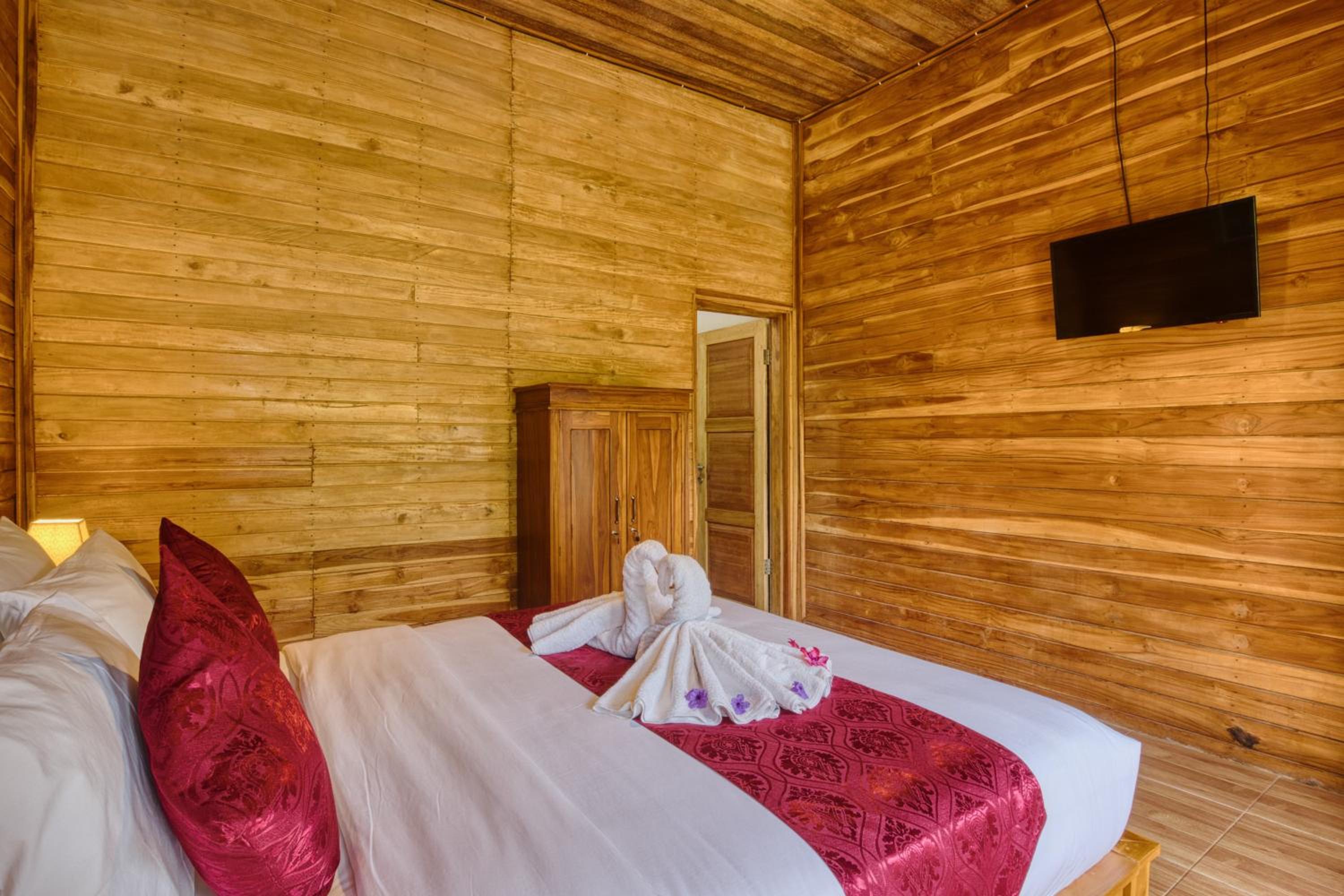 Double Room with Patio - Photo 15