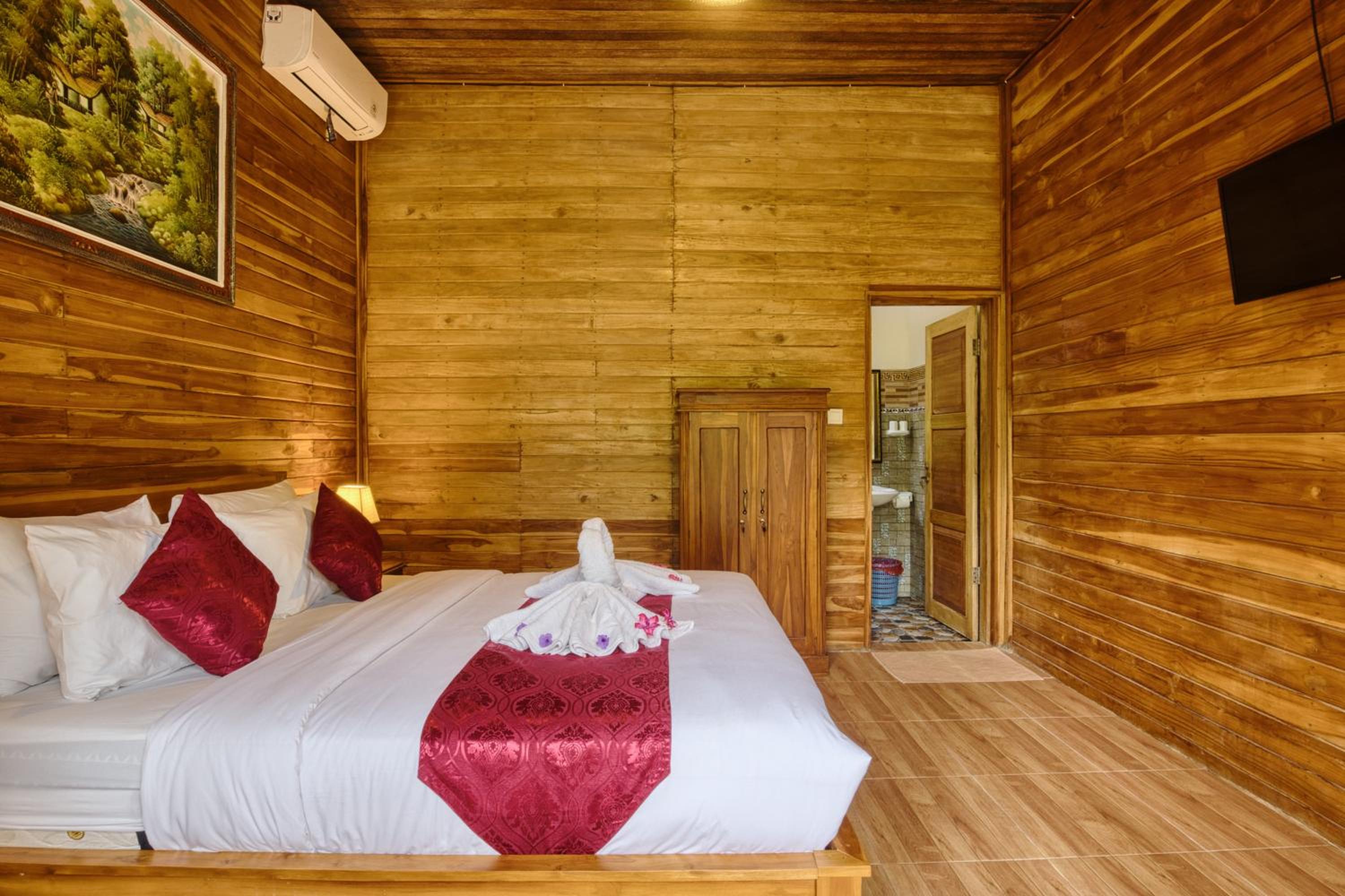 Double Room with Patio - Photo 13