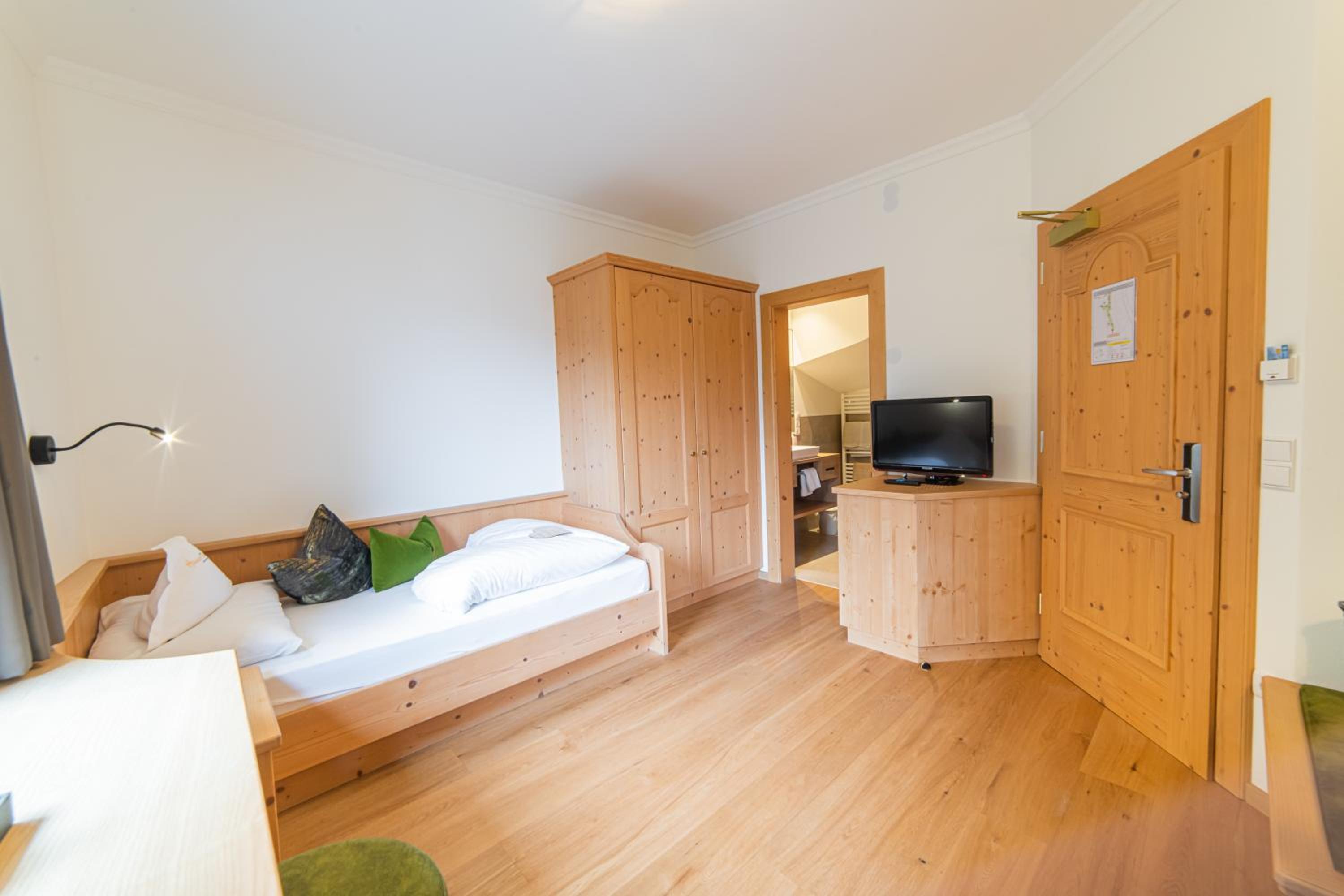 Deluxe Single Room with Balcony photo 1