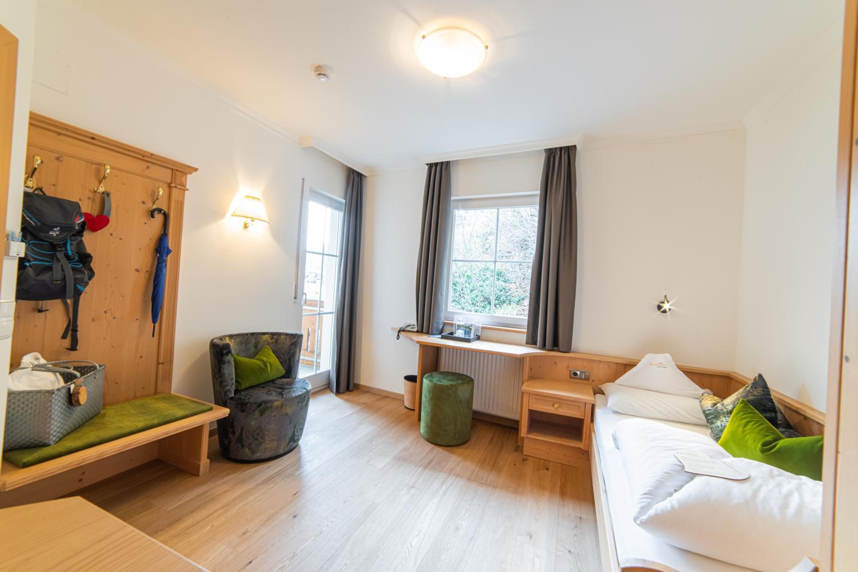 Deluxe Single Room with Balcony photo 3