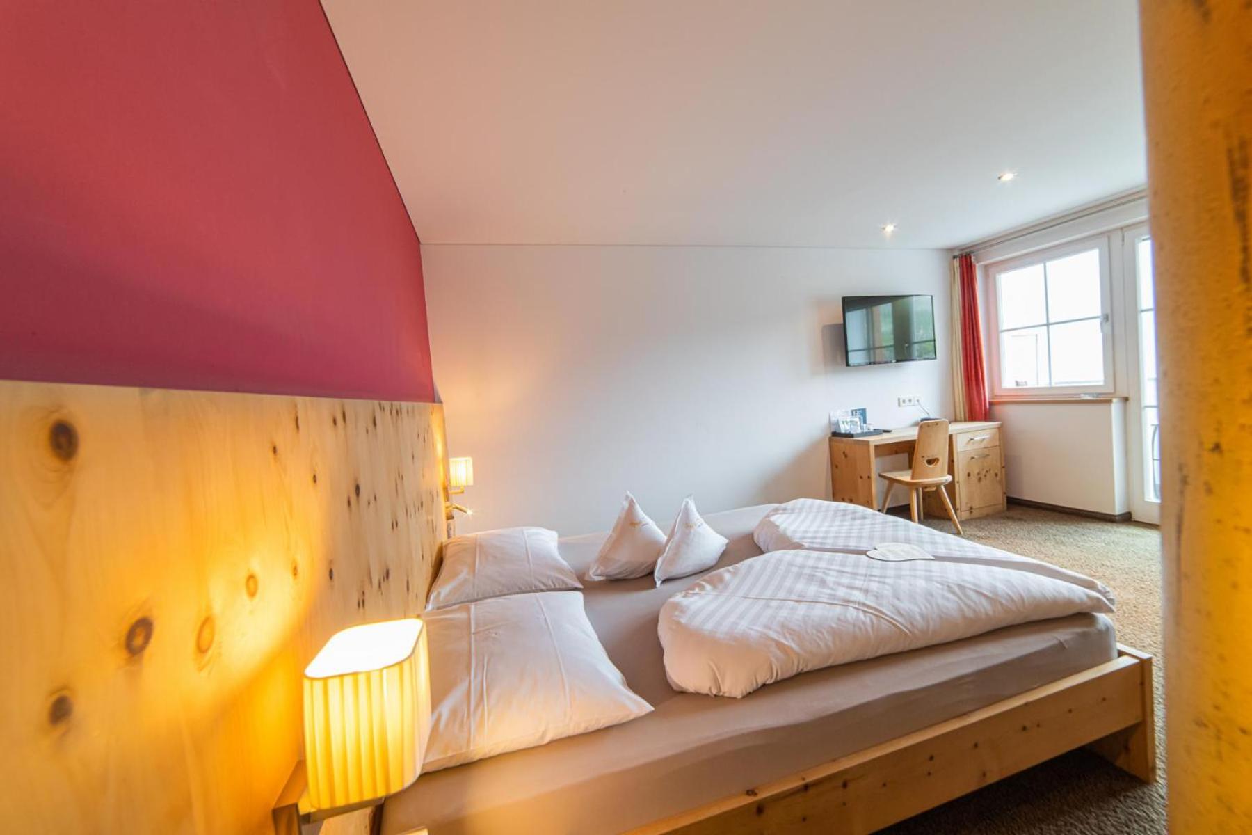 Deluxe Suite with Balcony photo 3