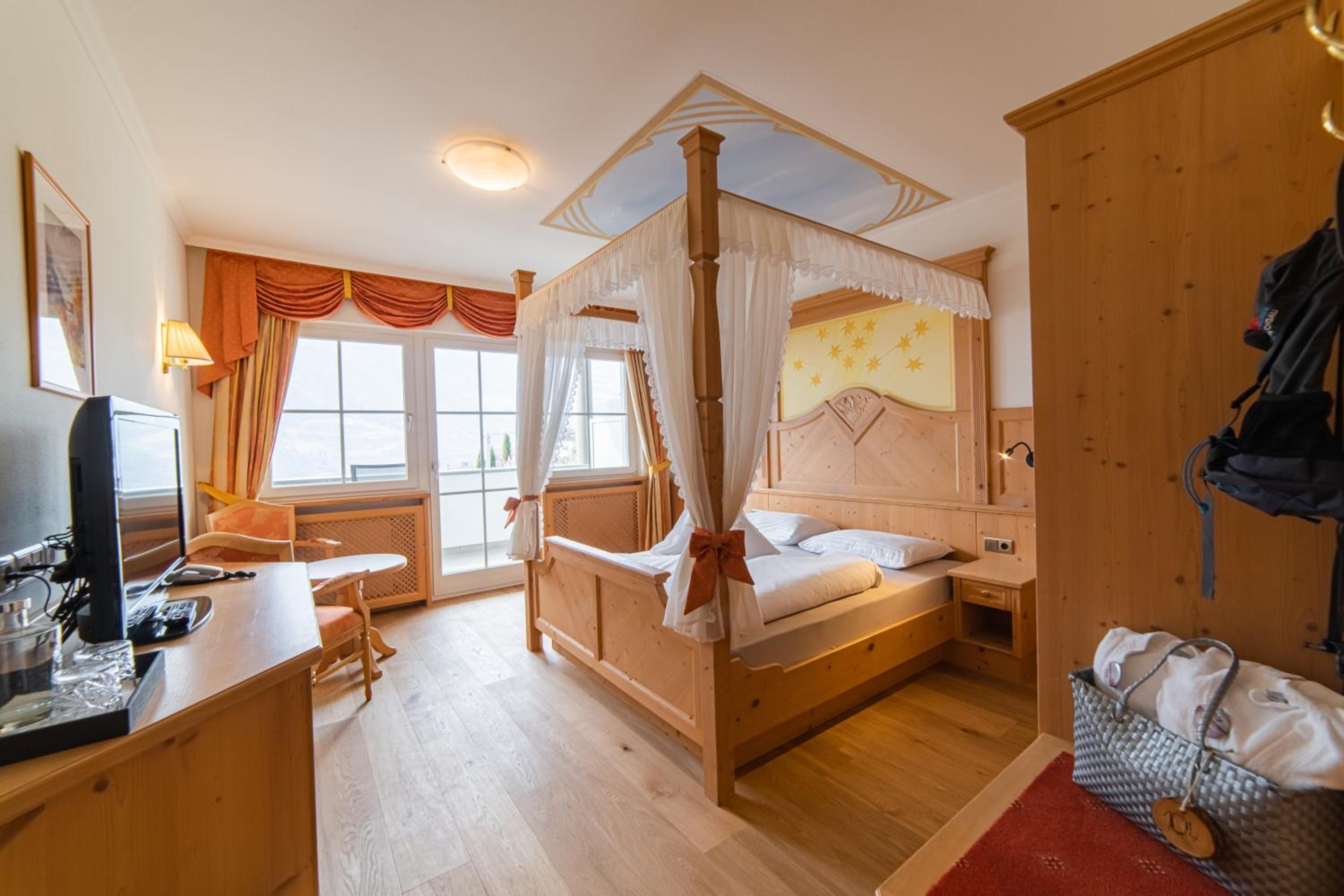 Deluxe Double Room with Balcony photo 3