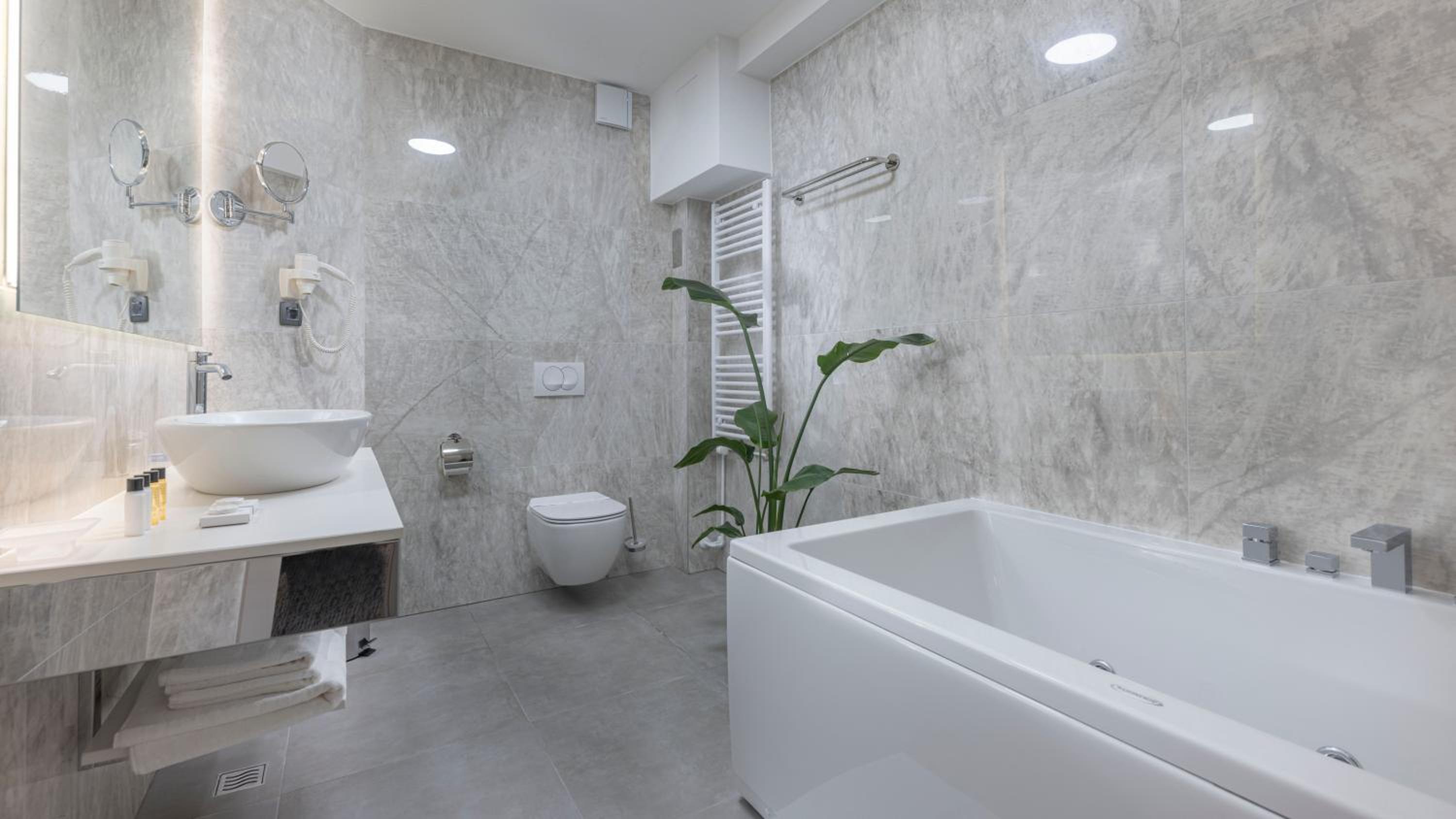 Deluxe Suite - Photo 7