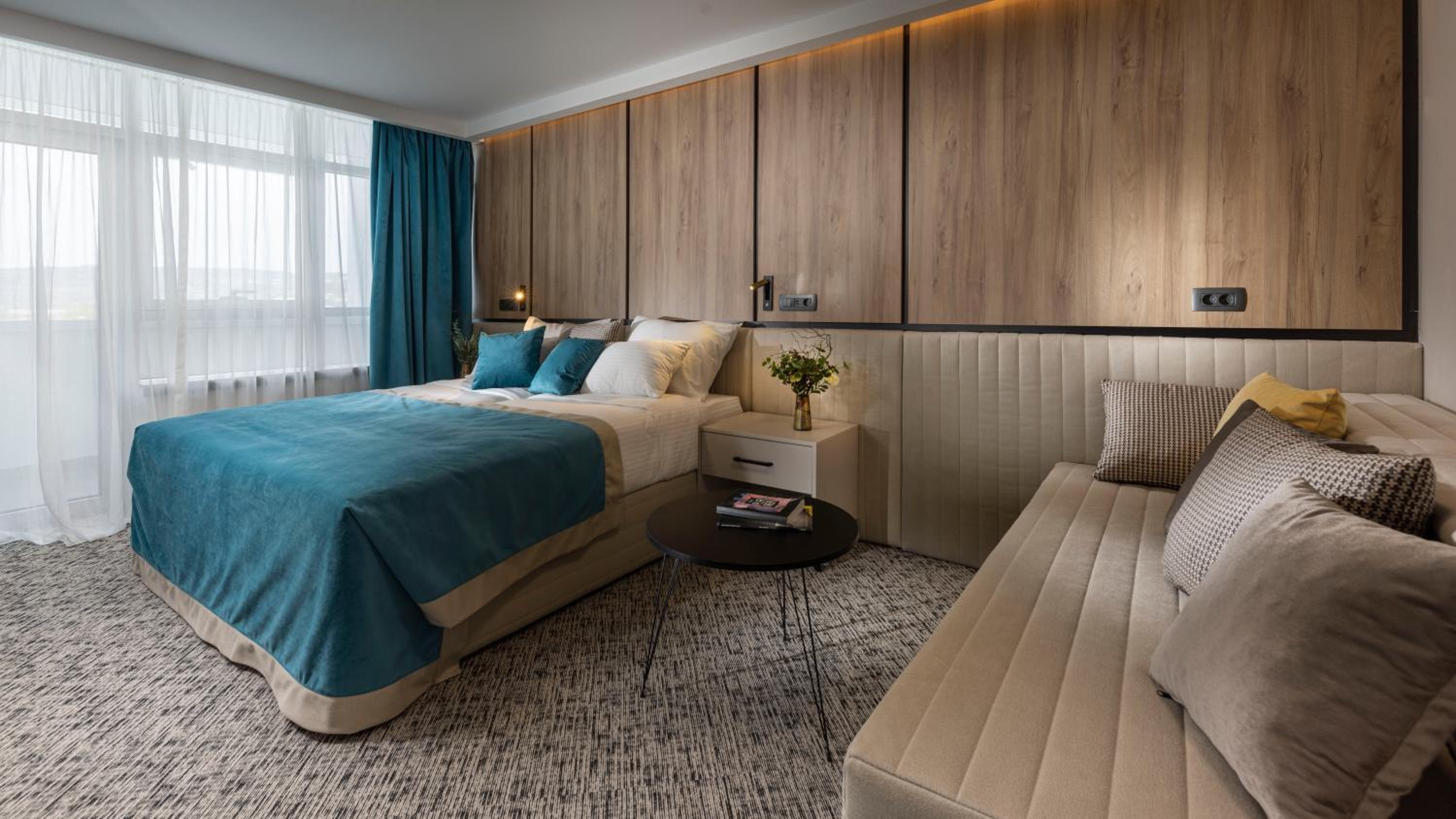 Deluxe Suite - Photo 6