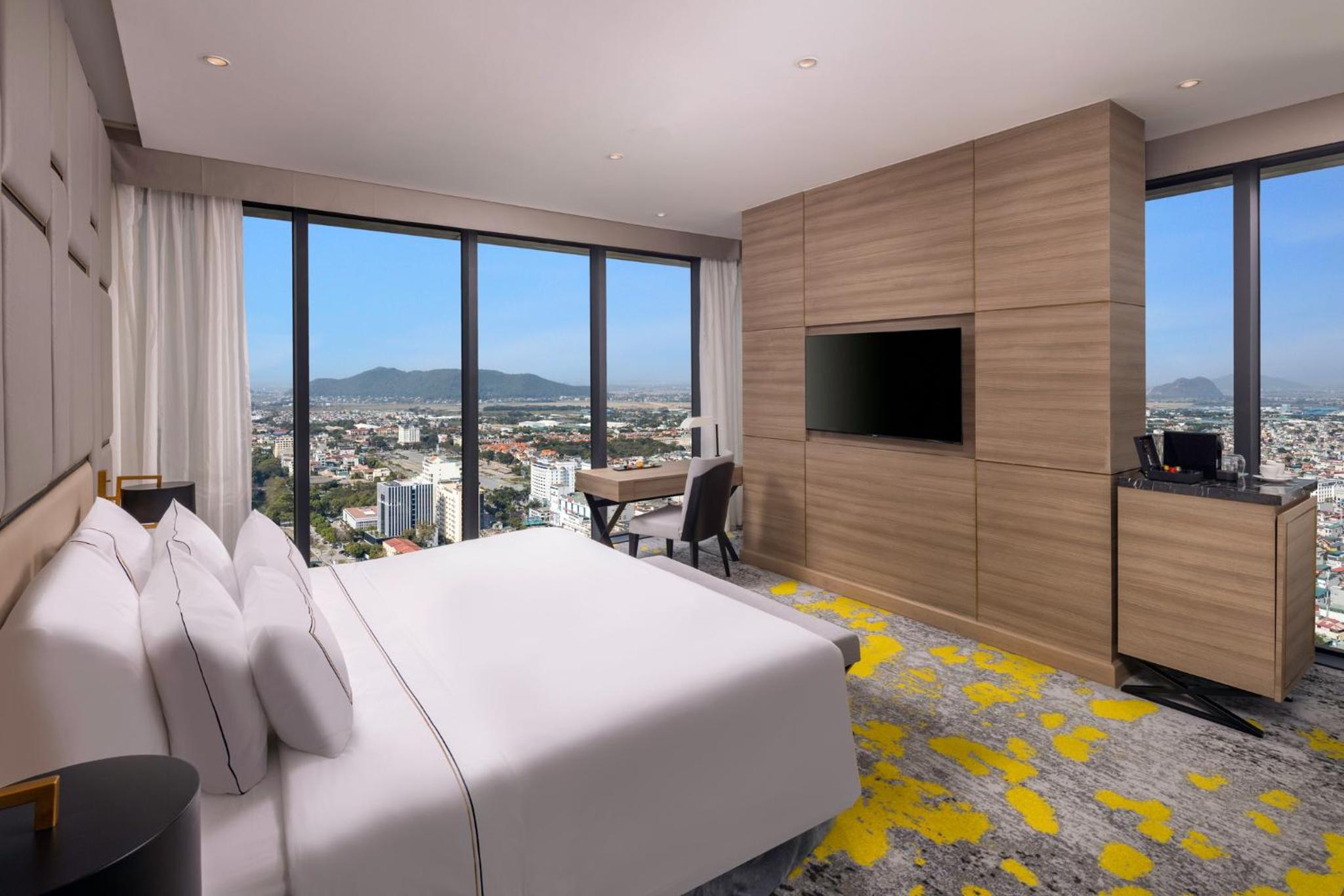 The Level Premium Corner Room - Complimentary Executive Lounge Access photo 2