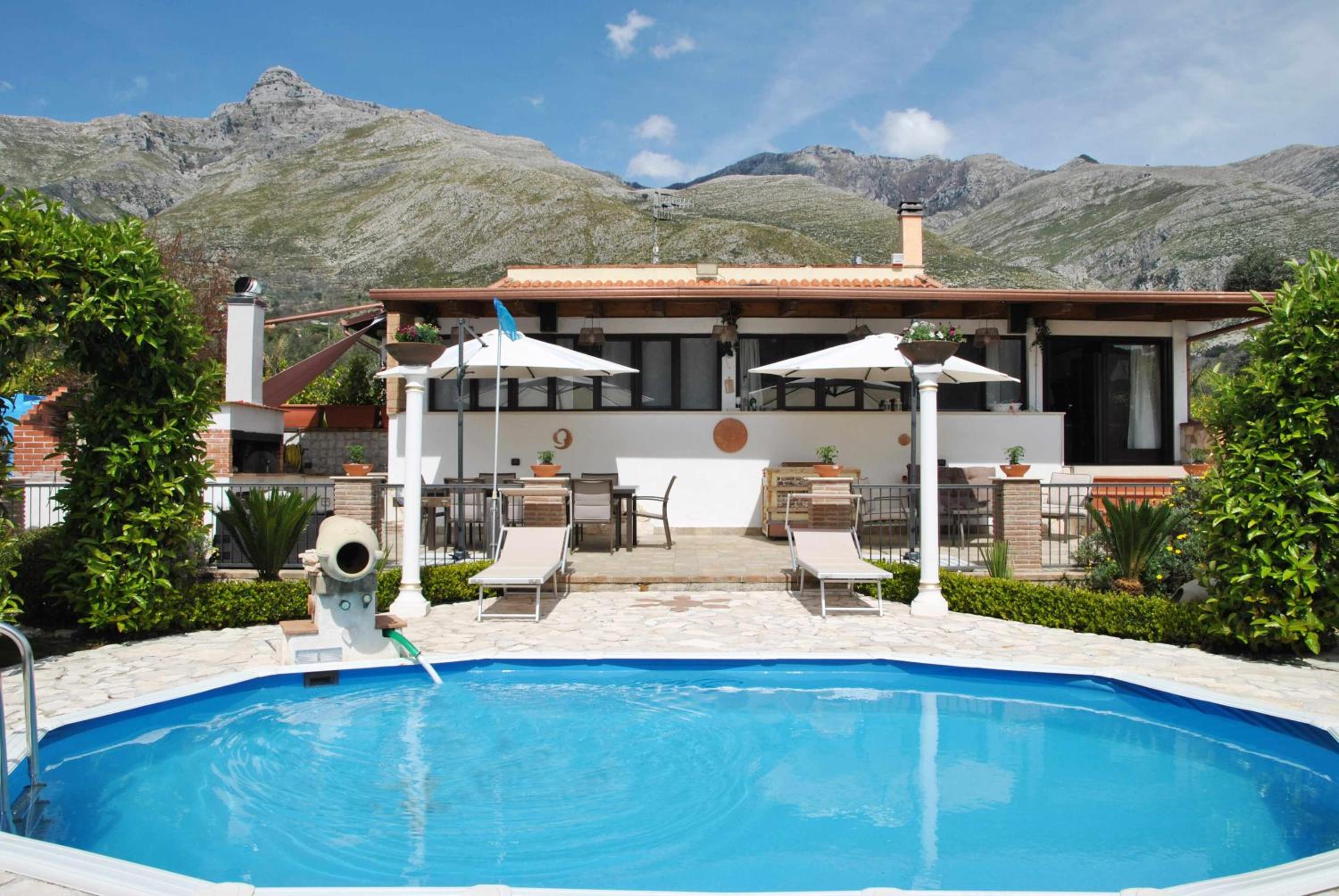 Villa photo 2