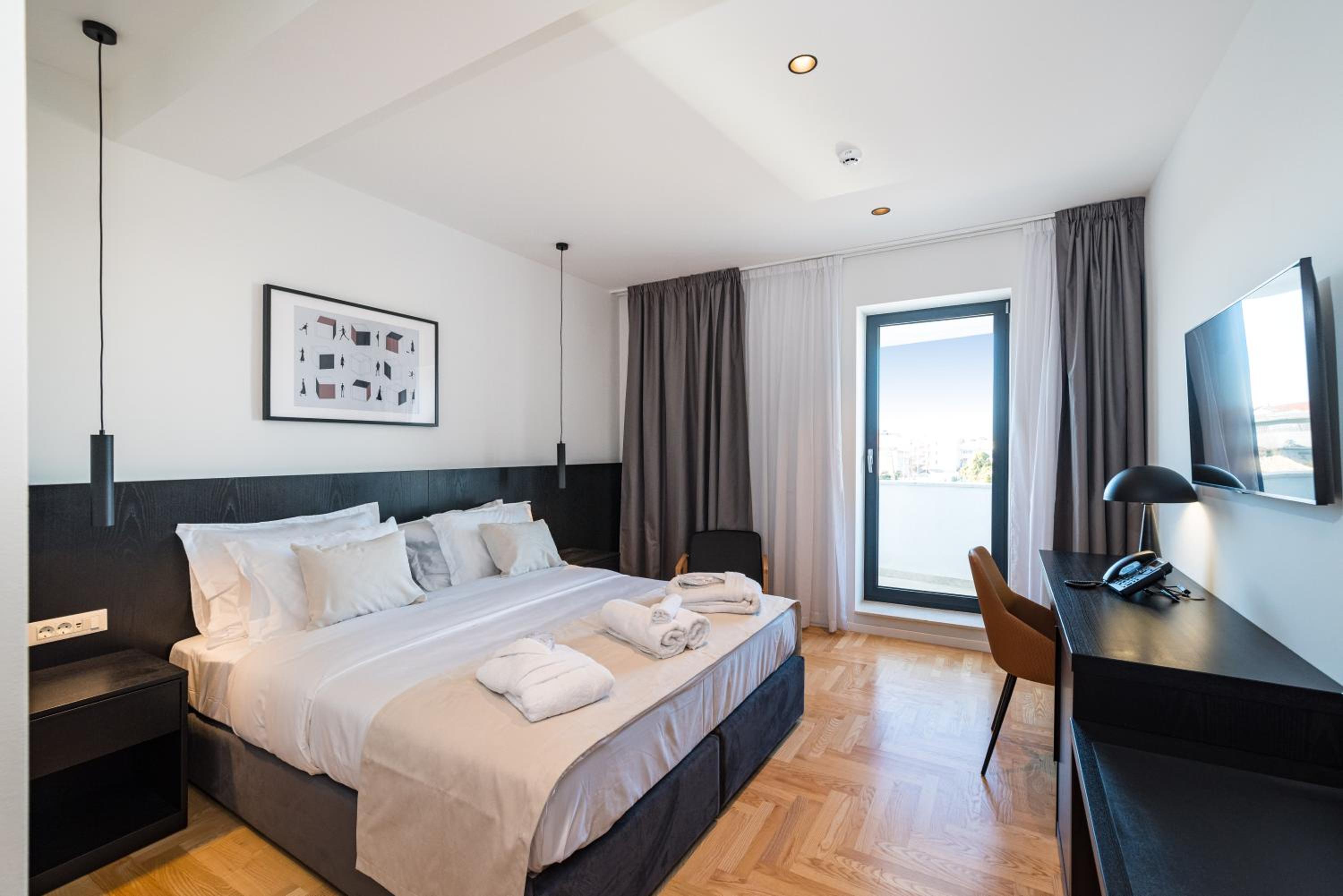 Double Room with Balcony - Photo 1