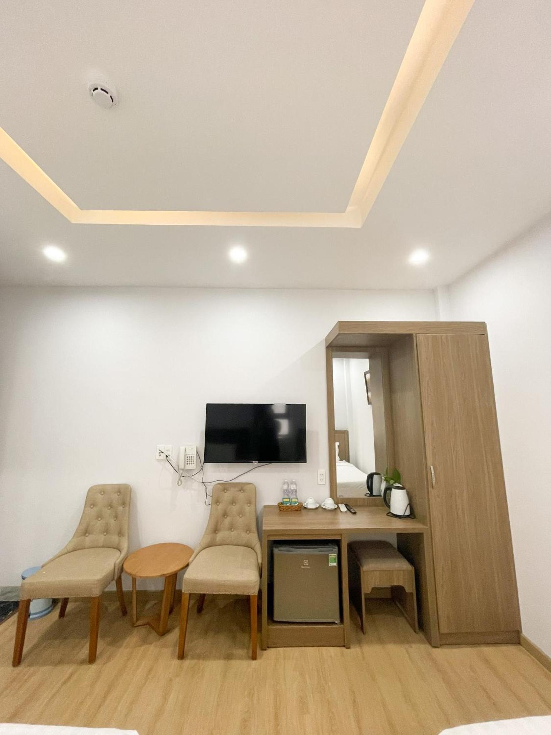 Large Twin Room - Photo 2