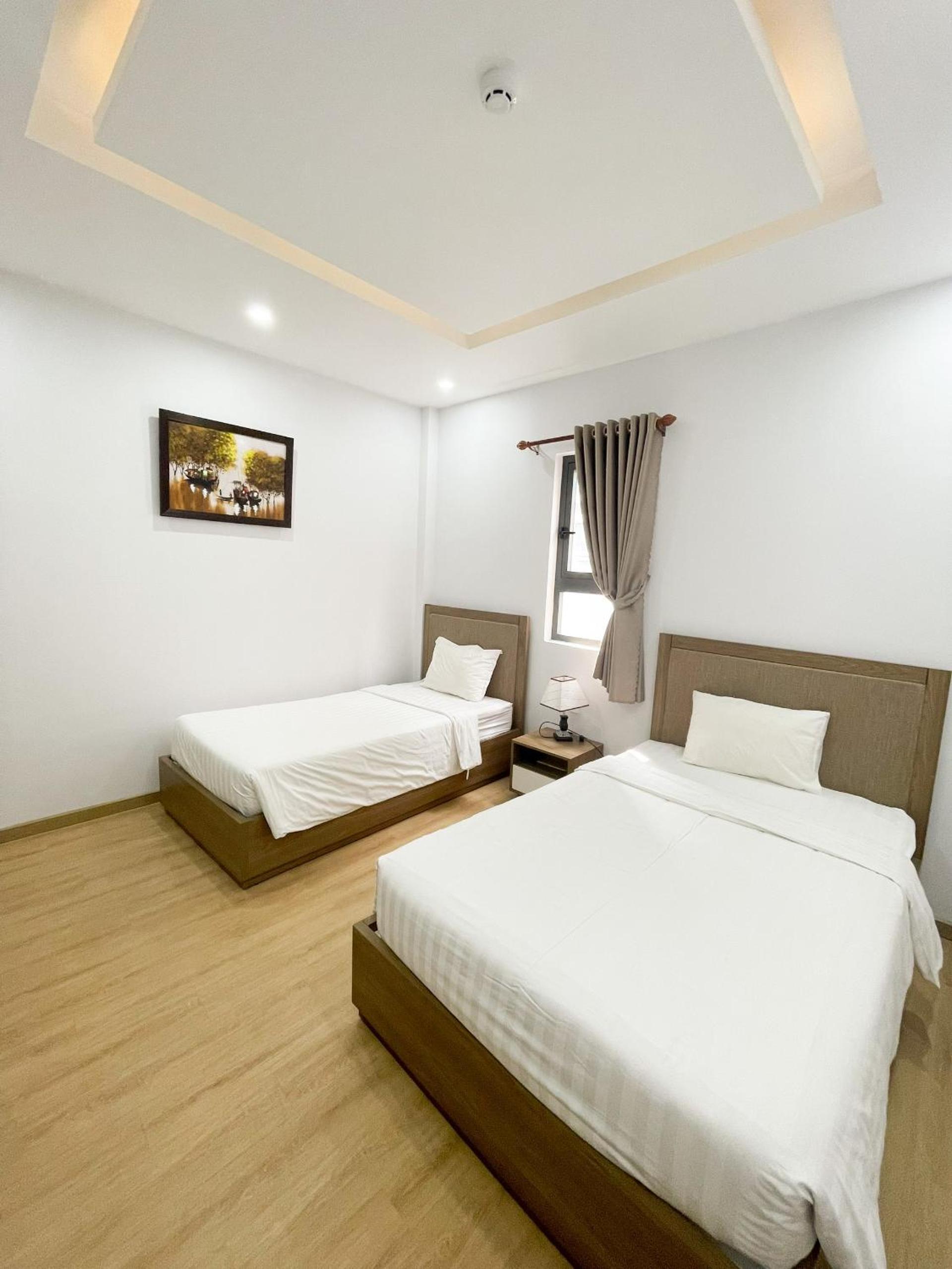 Large Twin Room - Photo 1