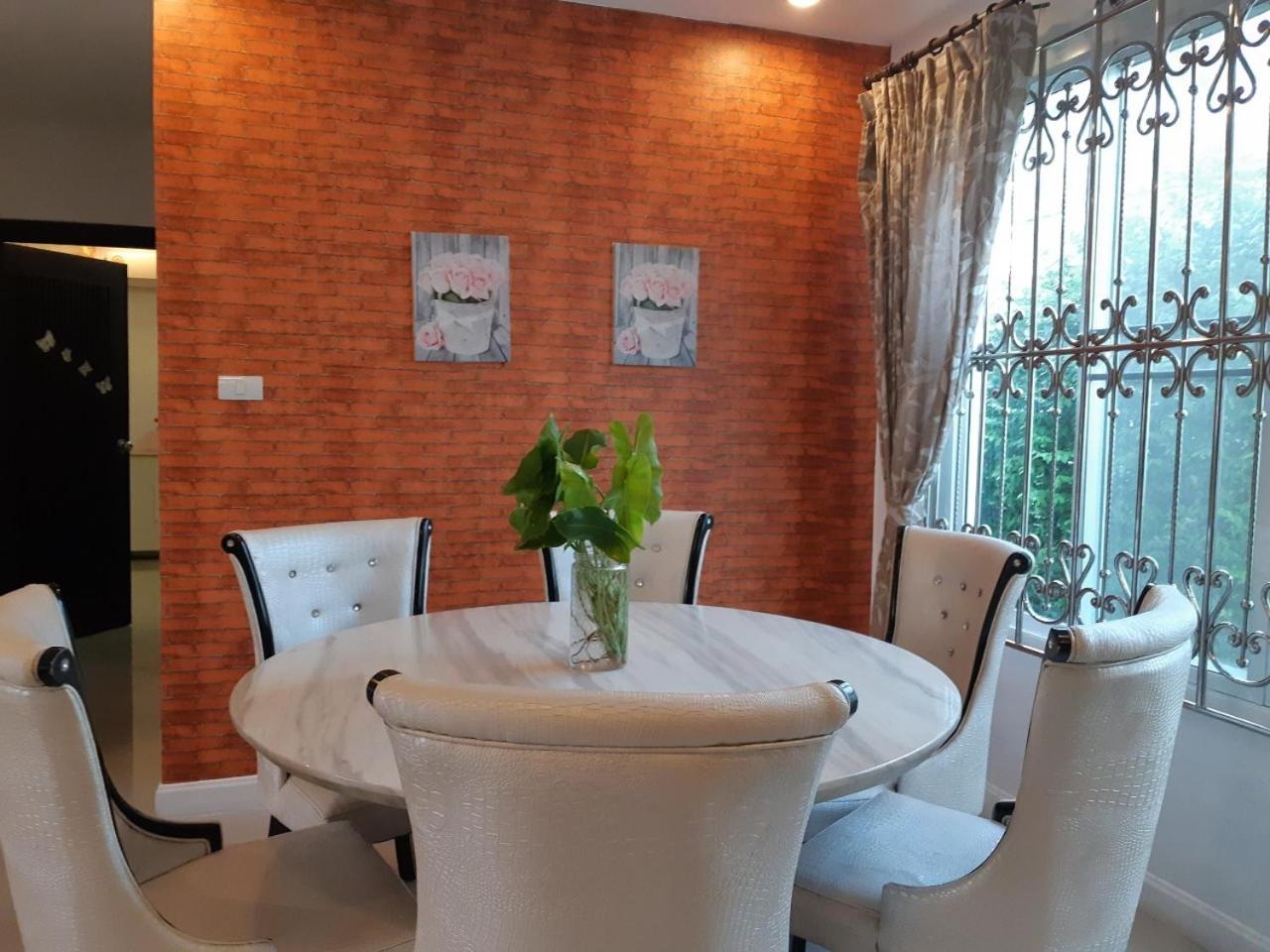 Three-Bedroom House - Photo 12