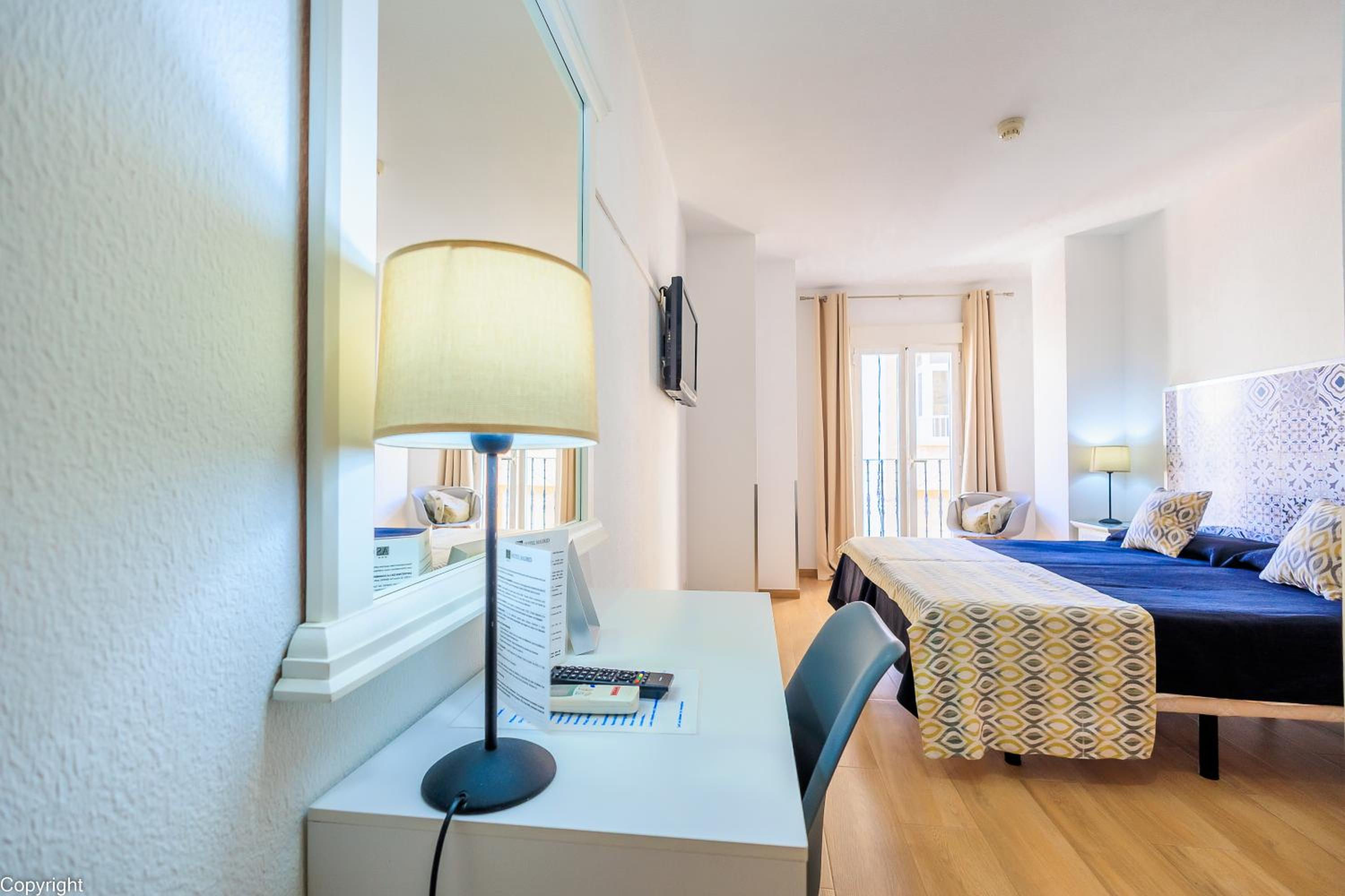 Double or Twin Room with City View - Photo 7