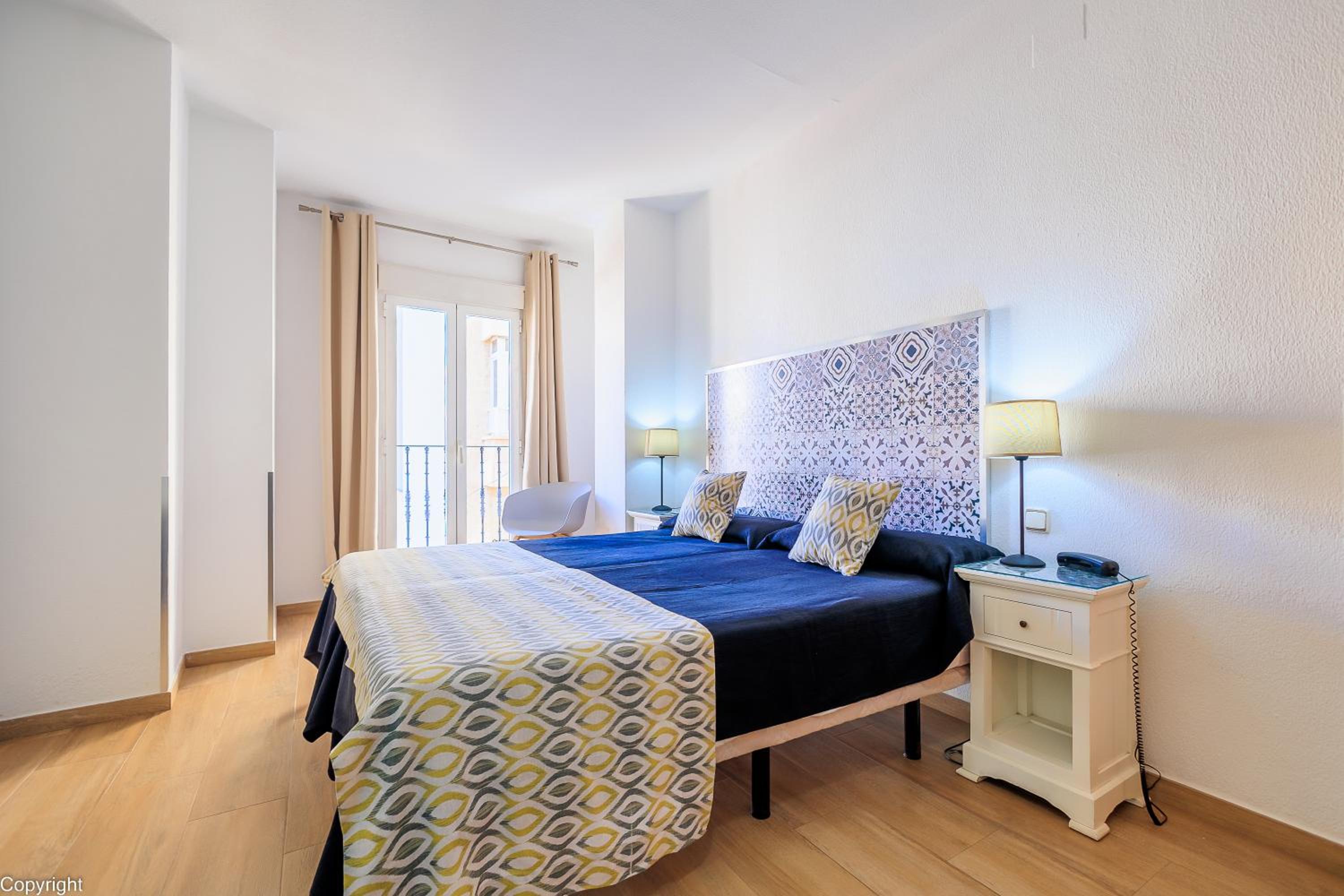 Double or Twin Room with City View - Photo 8