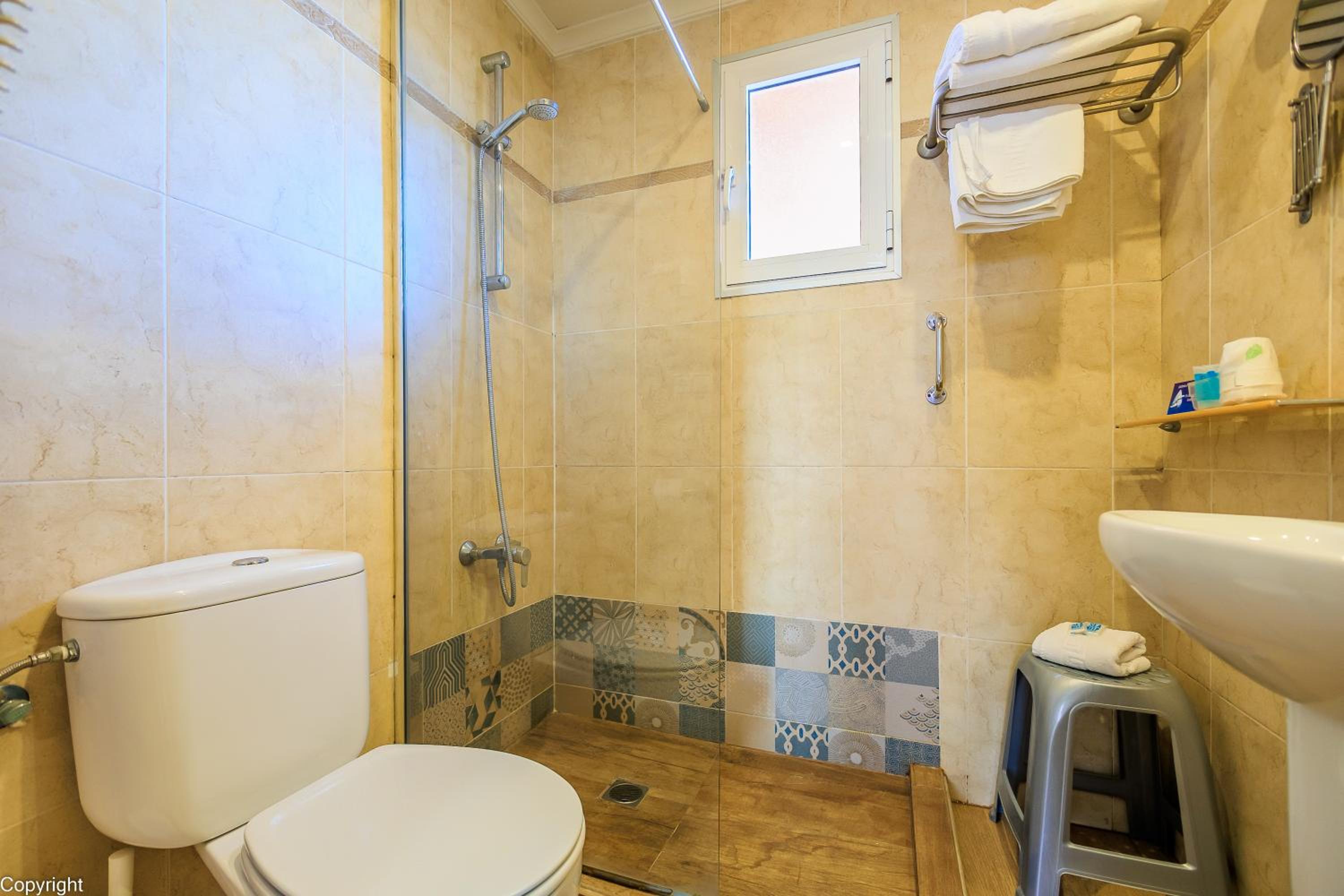 Double or Twin Room with Terrace - Photo 20