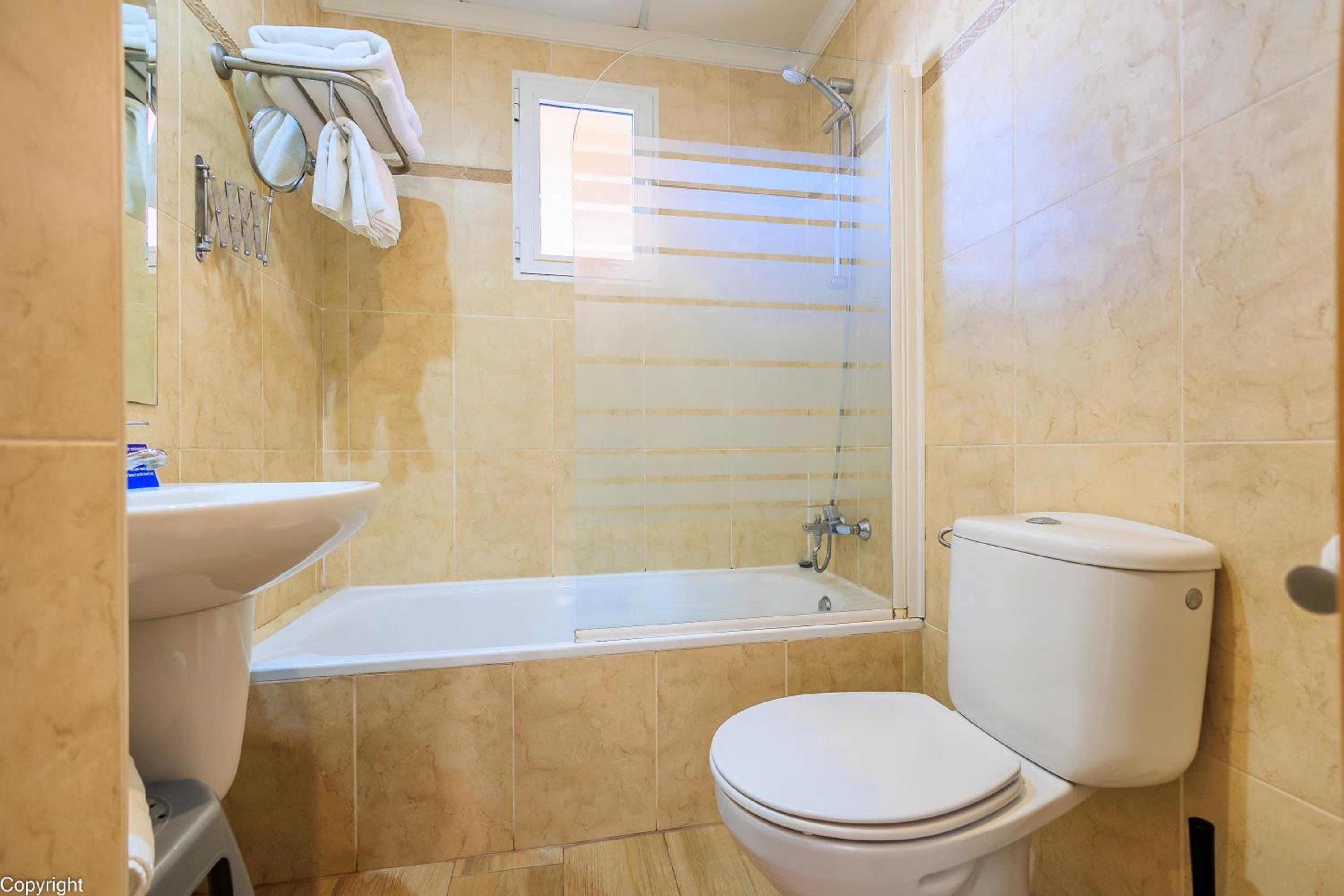 Double or Twin Room with City View - Photo 41