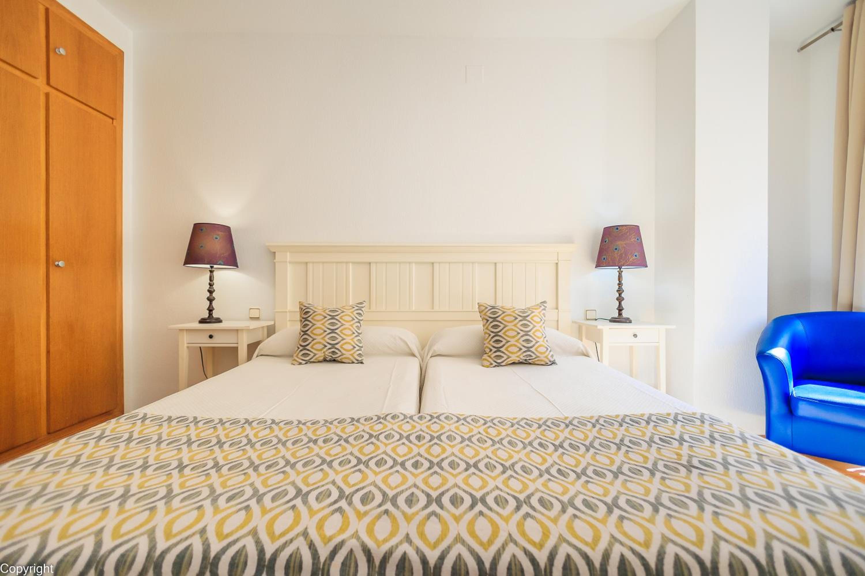 Double or Twin Room with City View - Photo 12