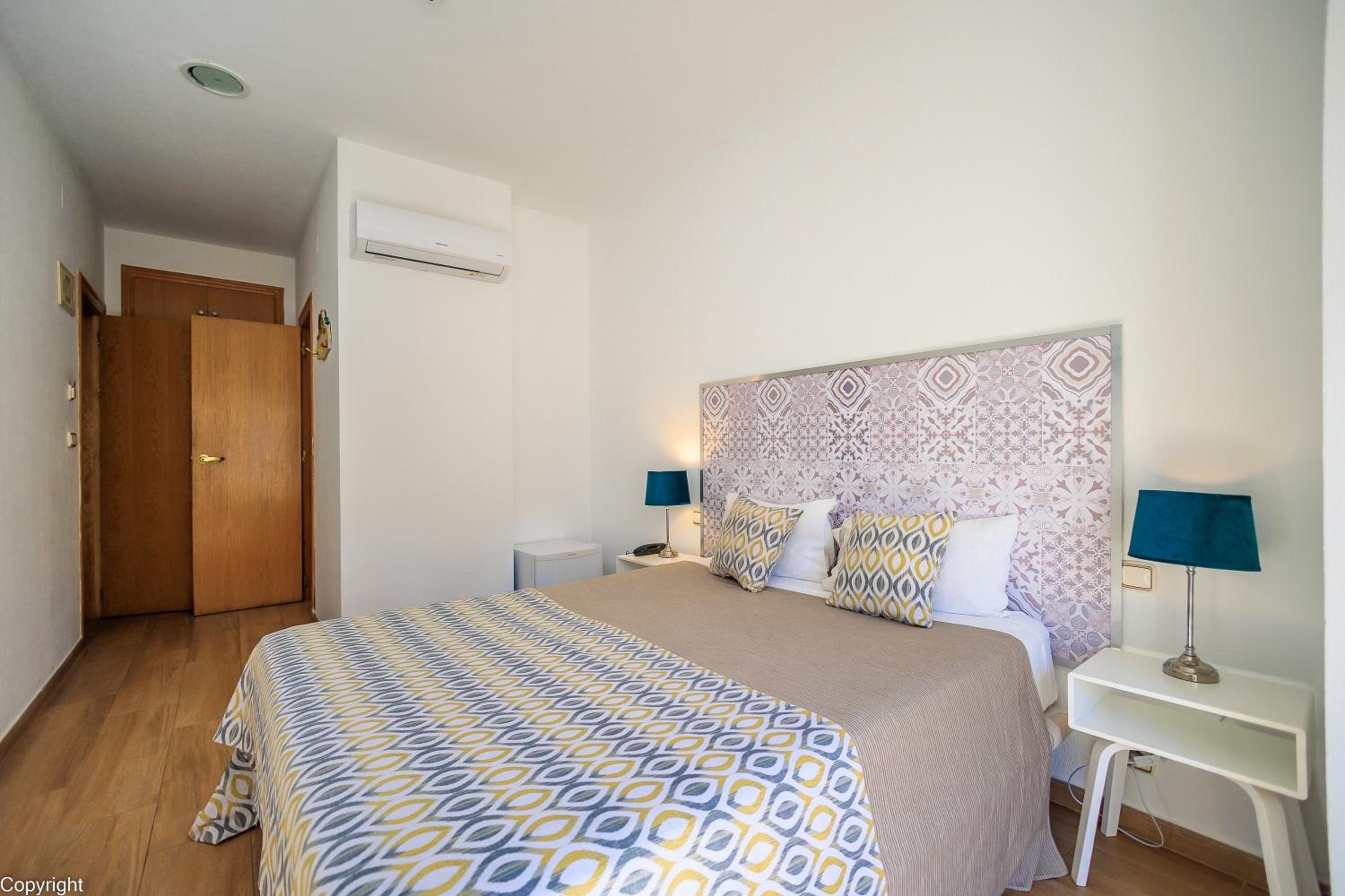 Double or Twin Room with City View - Photo 44