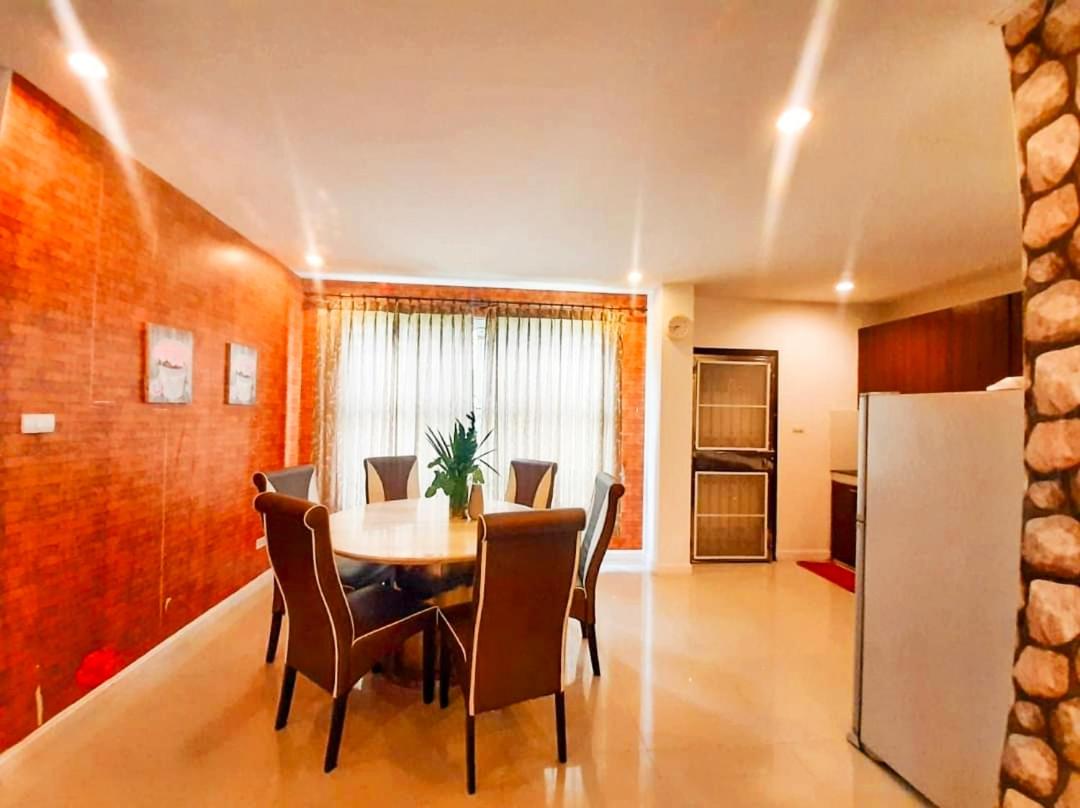 Three-Bedroom House - Photo 7