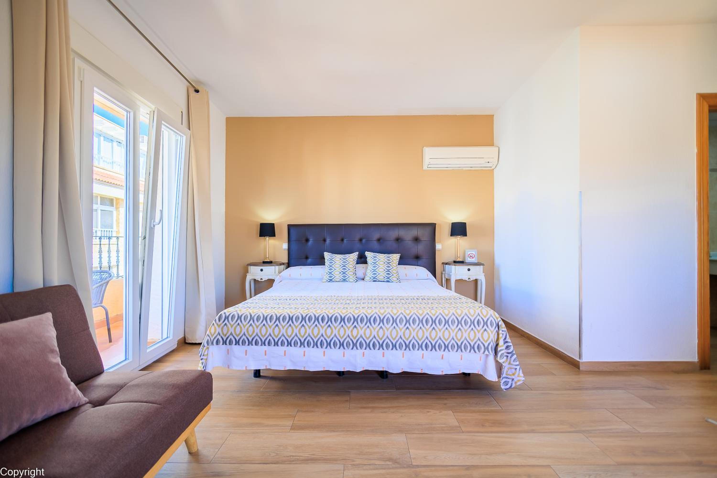 Double or Twin Room with Terrace - Photo 1