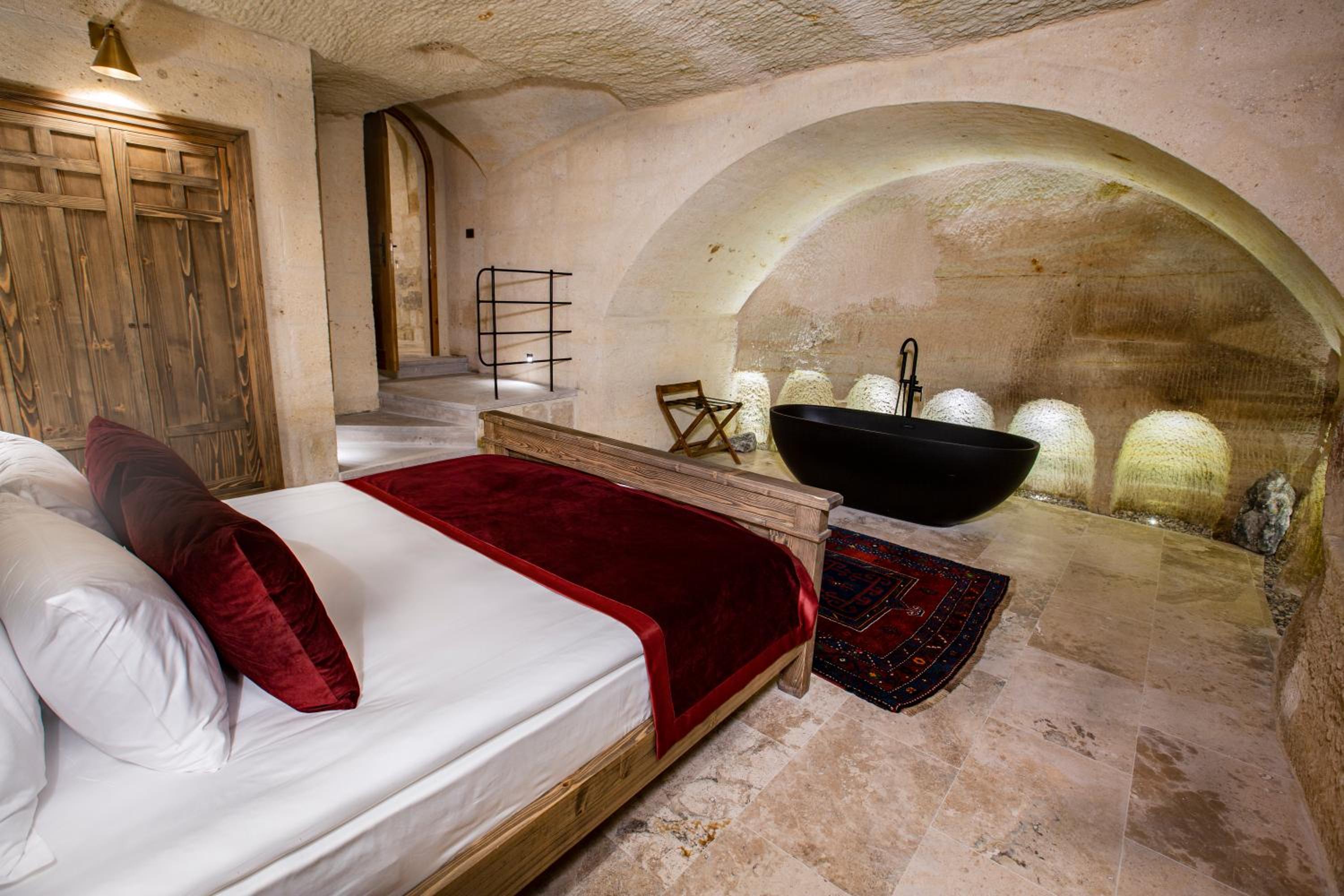 Suite - Photo 1