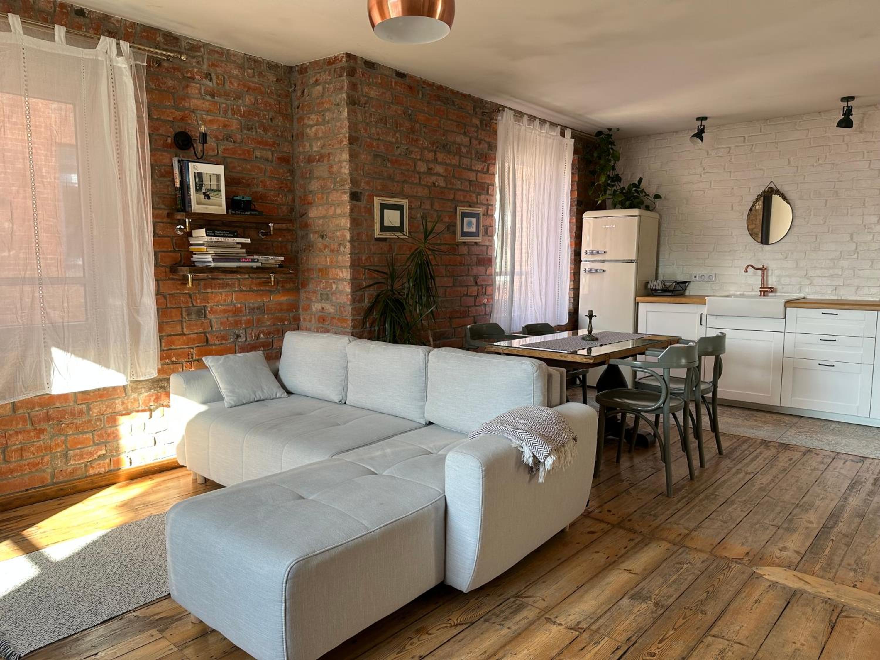 Studio Apartment - Photo 22