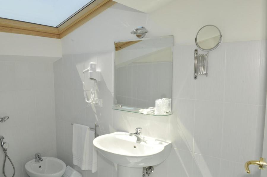 Quadruple Room - Attic - Photo 7