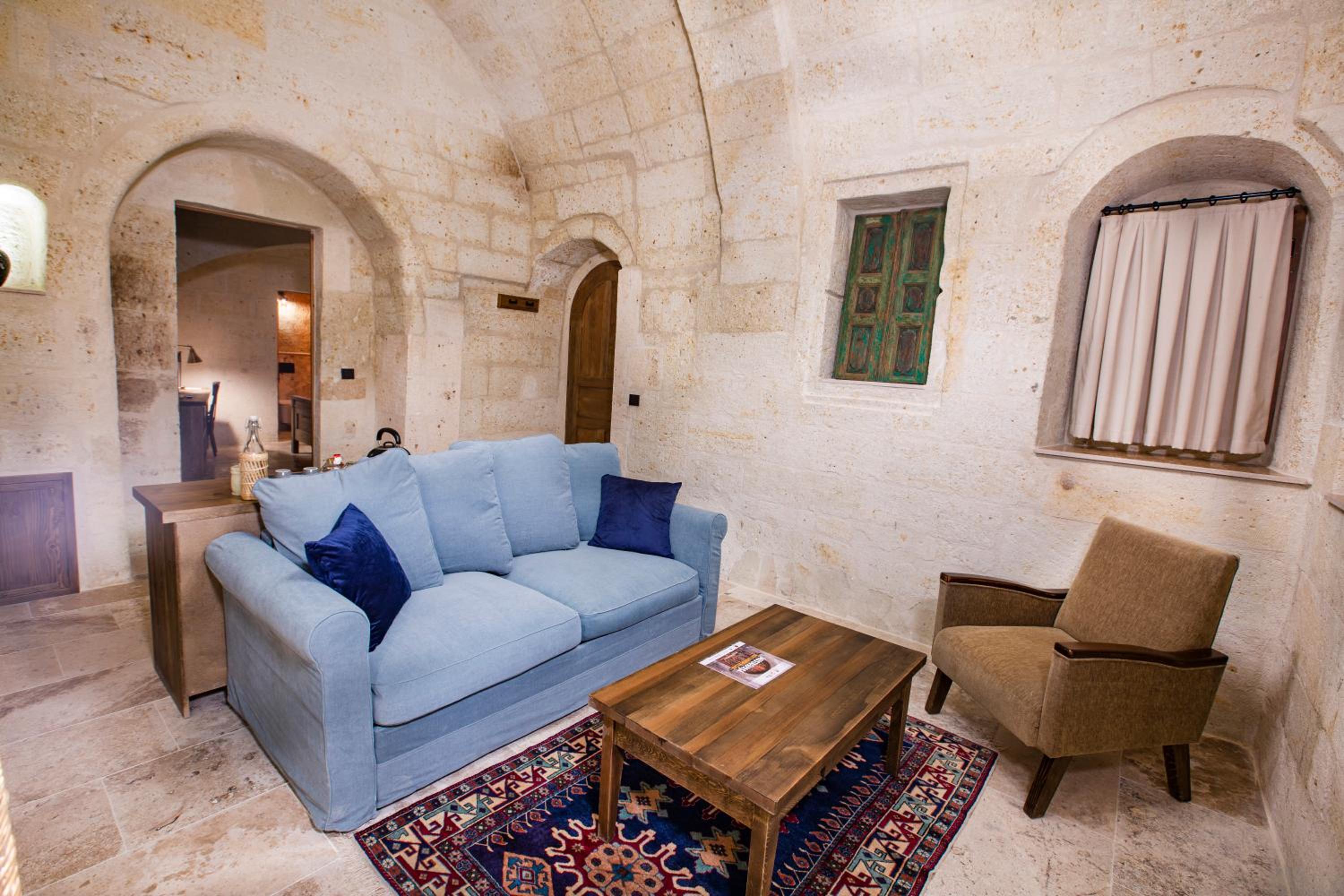 Suite - Photo 11