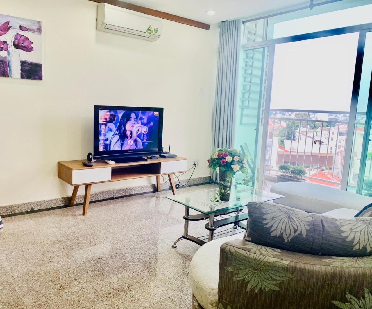 Three-Bedroom Apartment photo 2