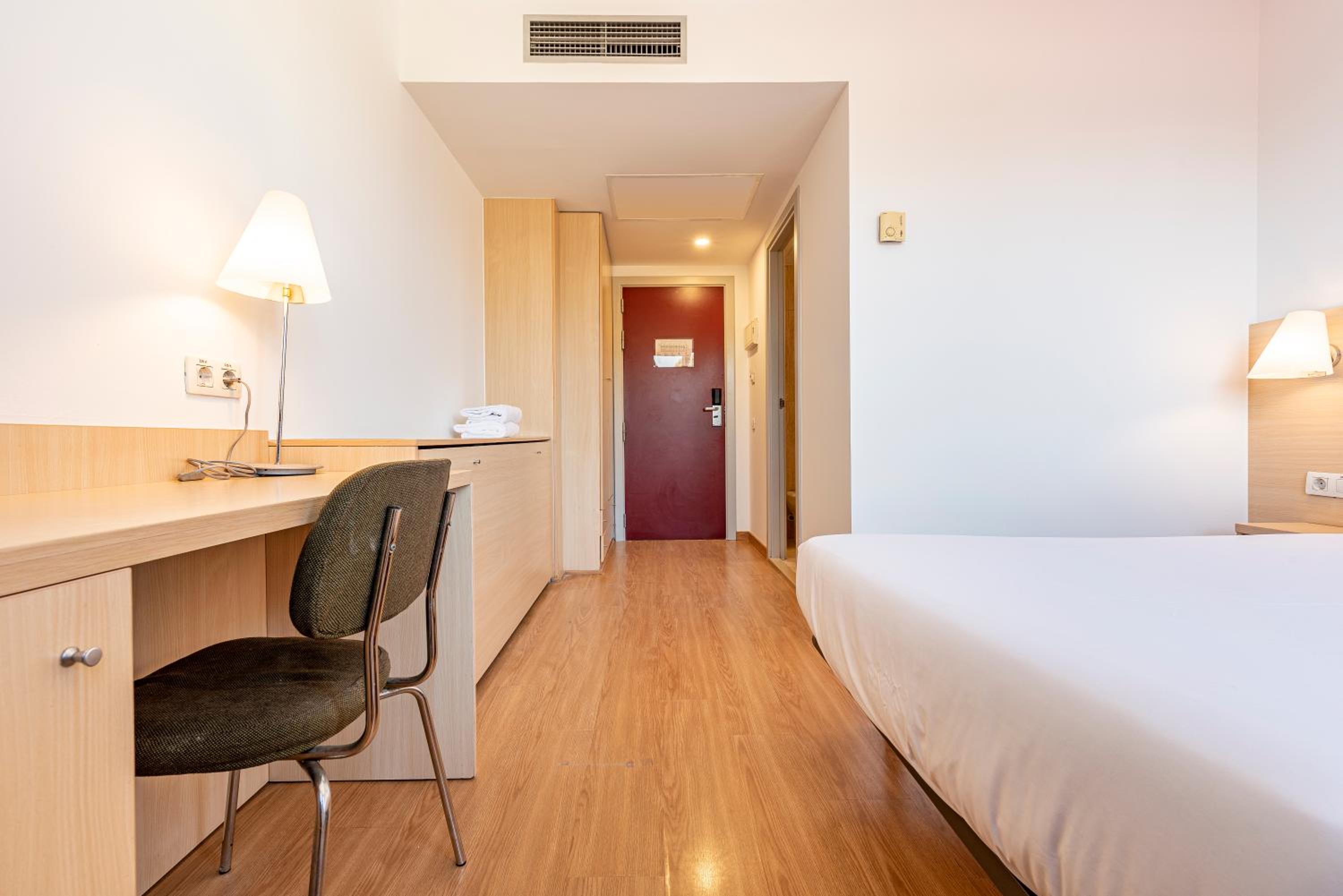 Double Room - Photo 7