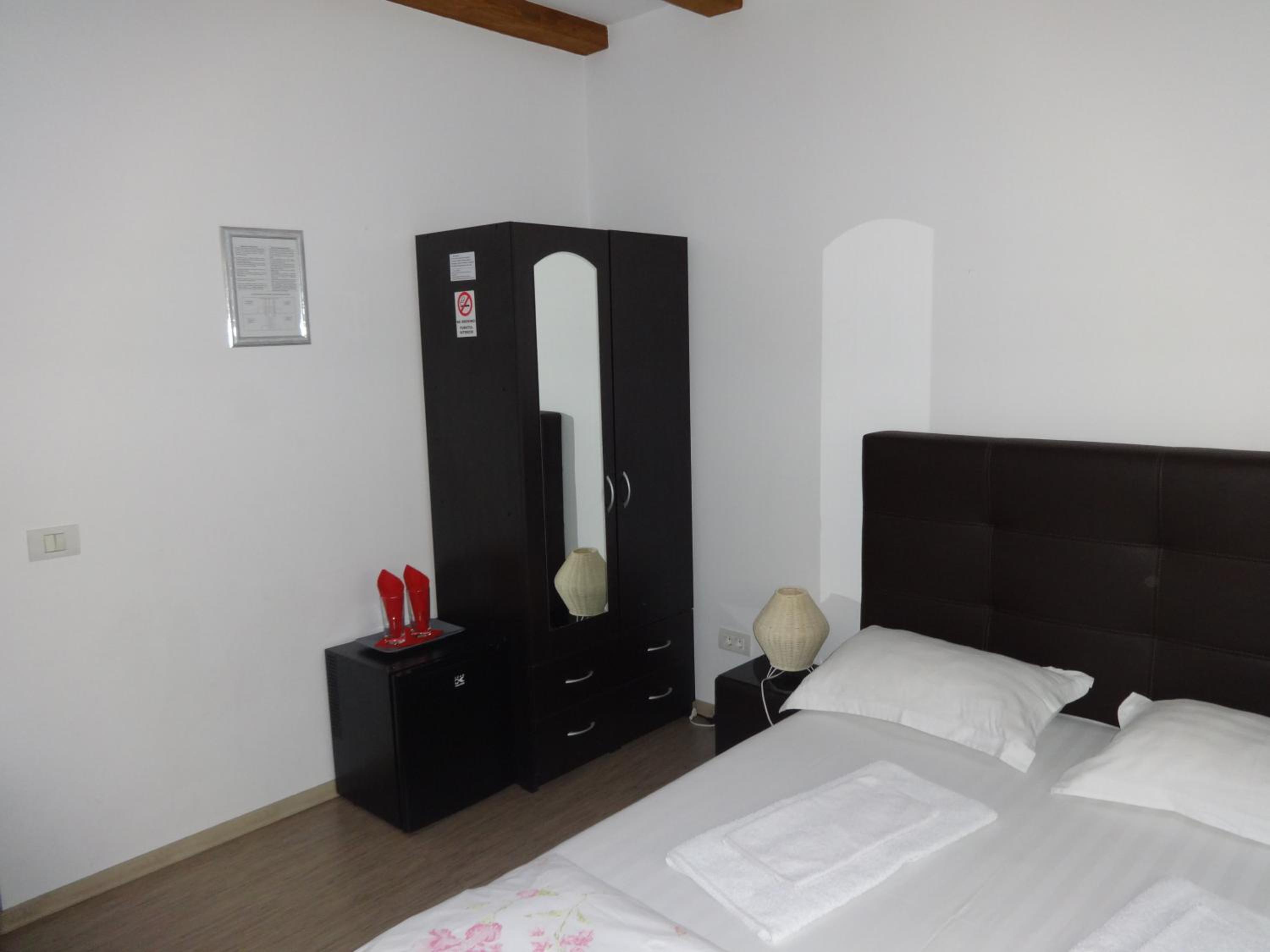 Double Room - Photo 10