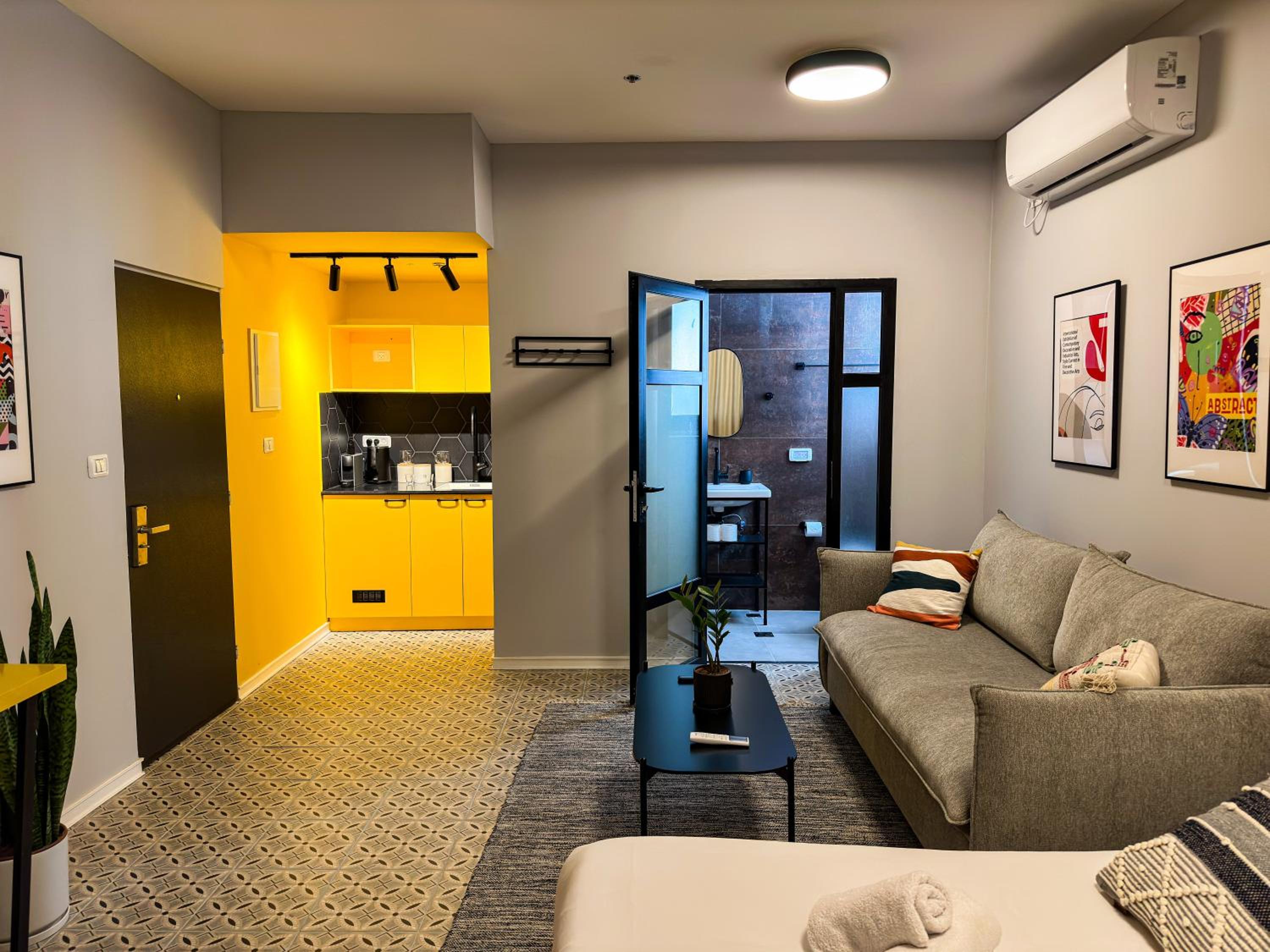 King Suite - Photo 16