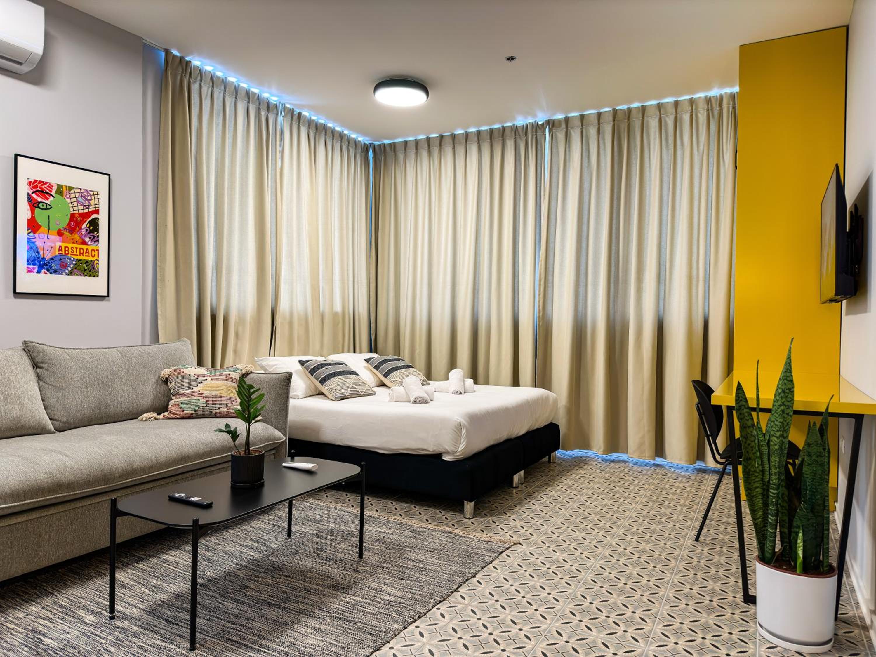King Suite - Photo 17