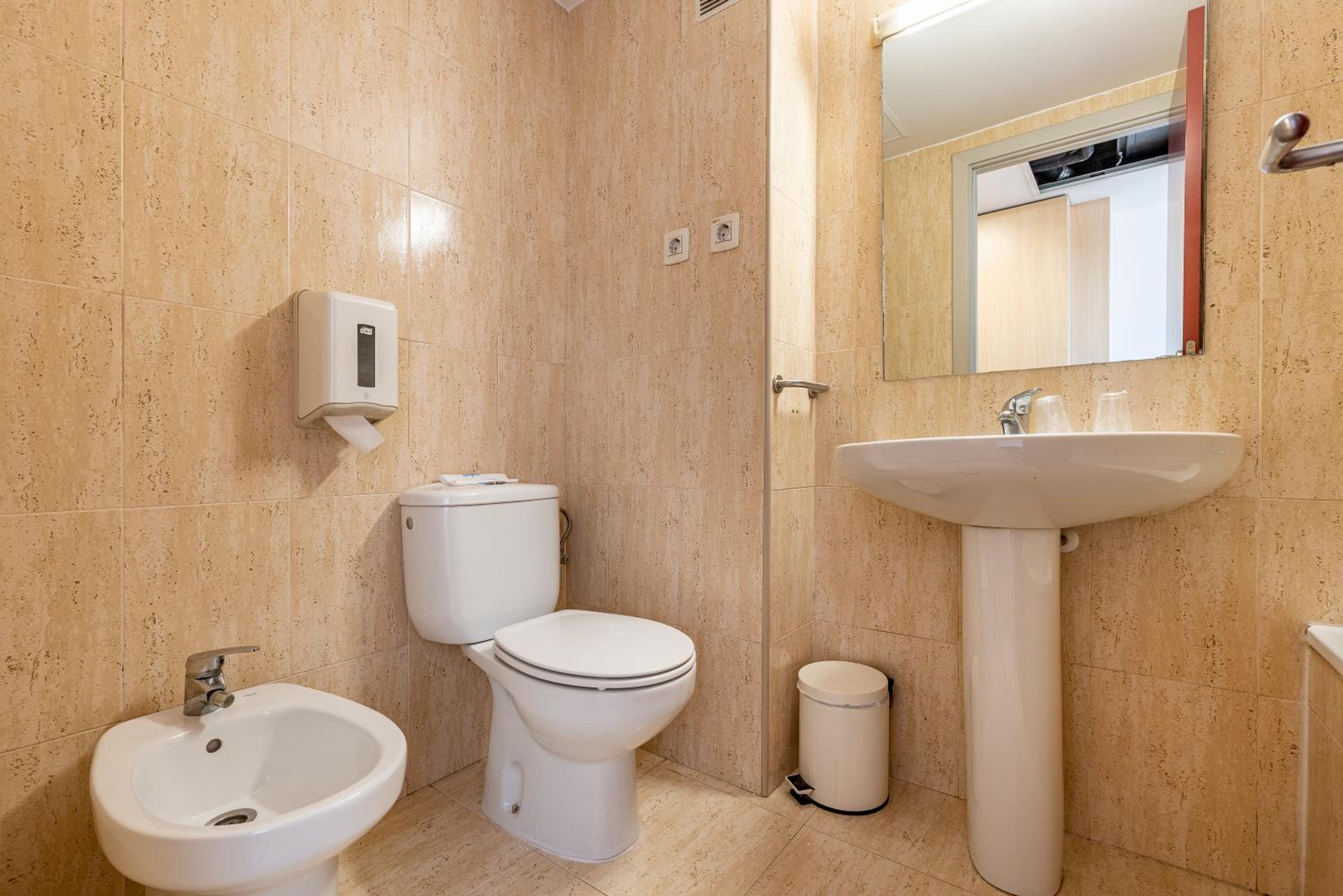Double Room - Photo 9