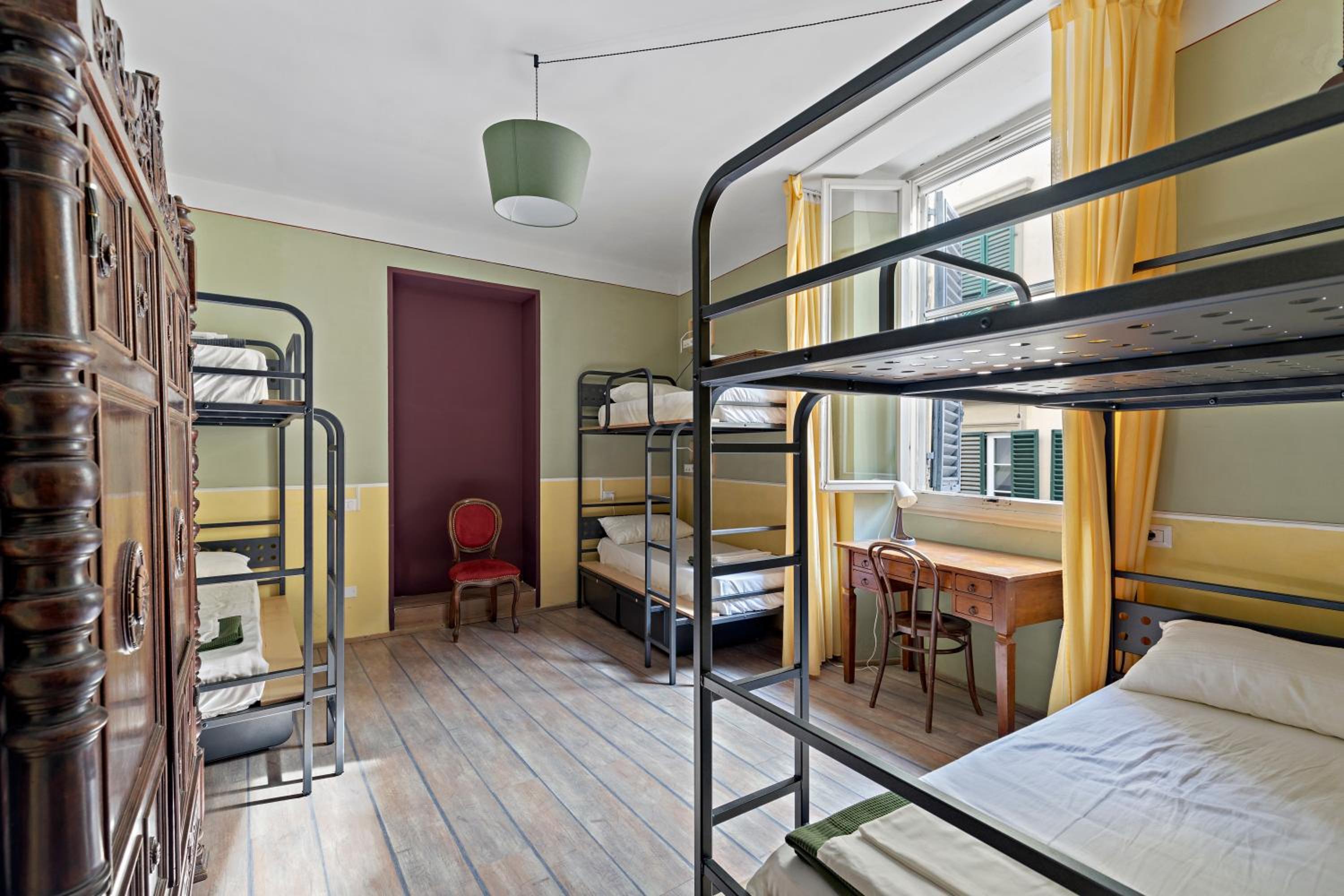 6-Bed Mixed Dormitory Room photo 1