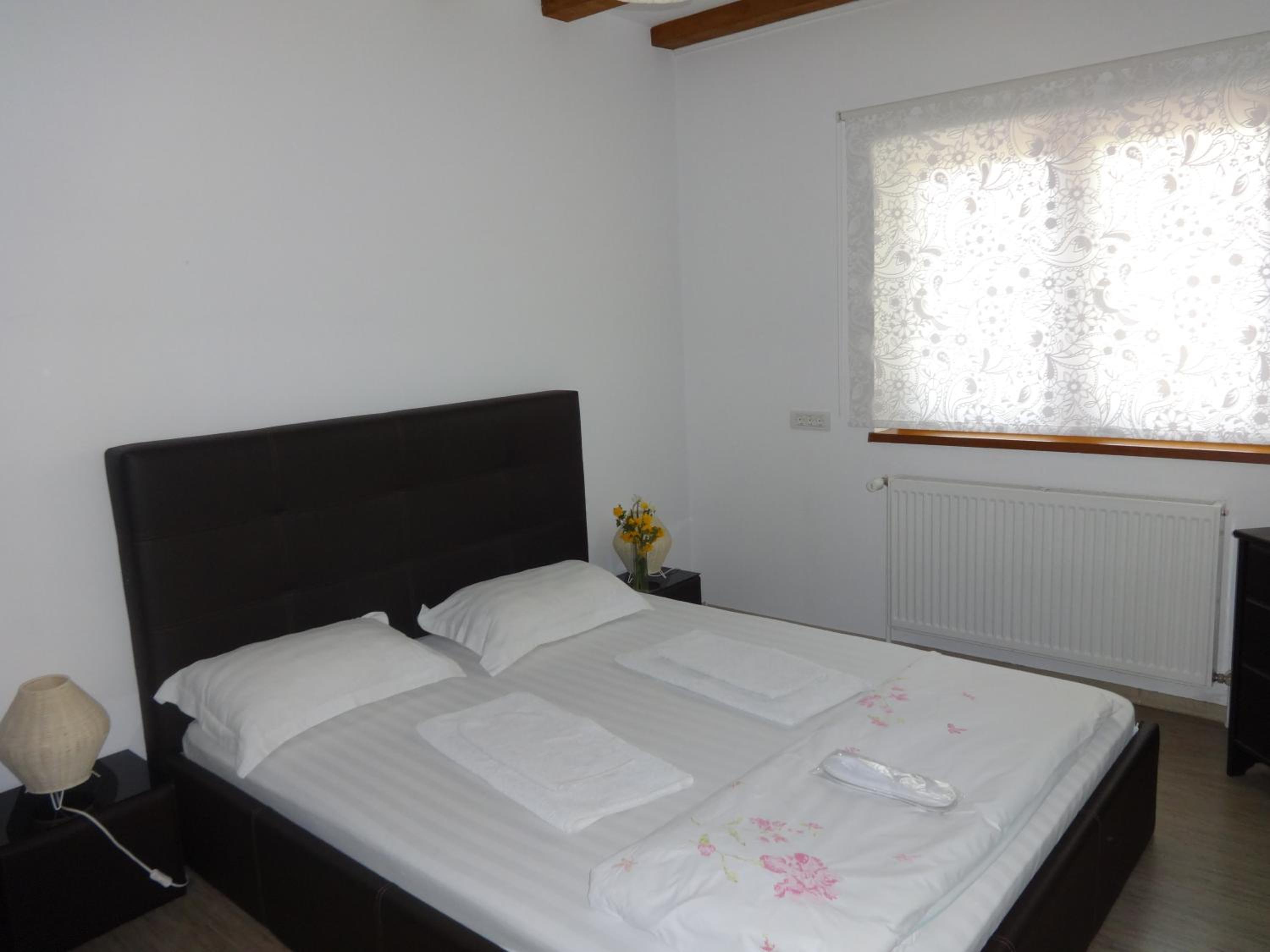 Double Room - Photo 11