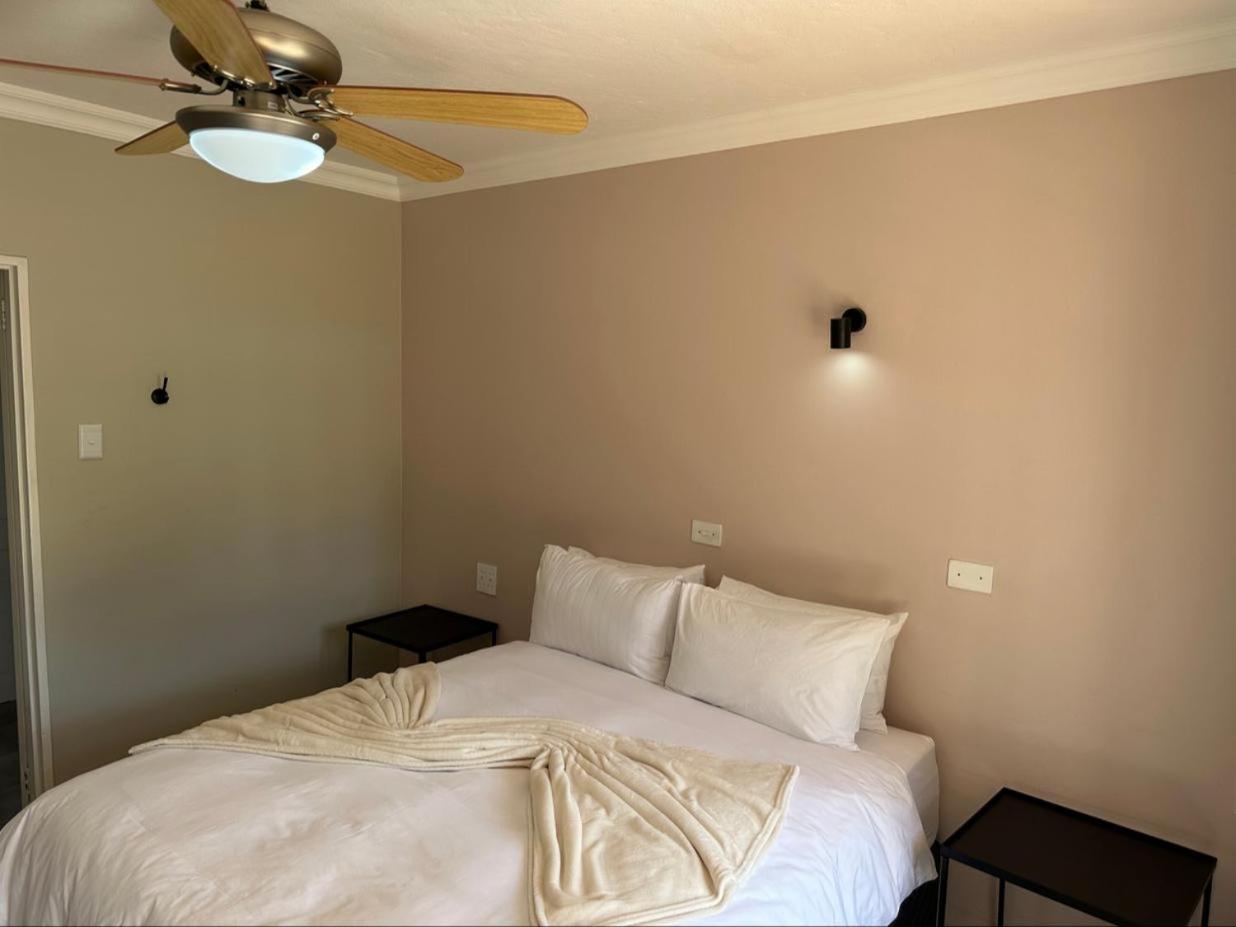 Standard Queen Room photo 1