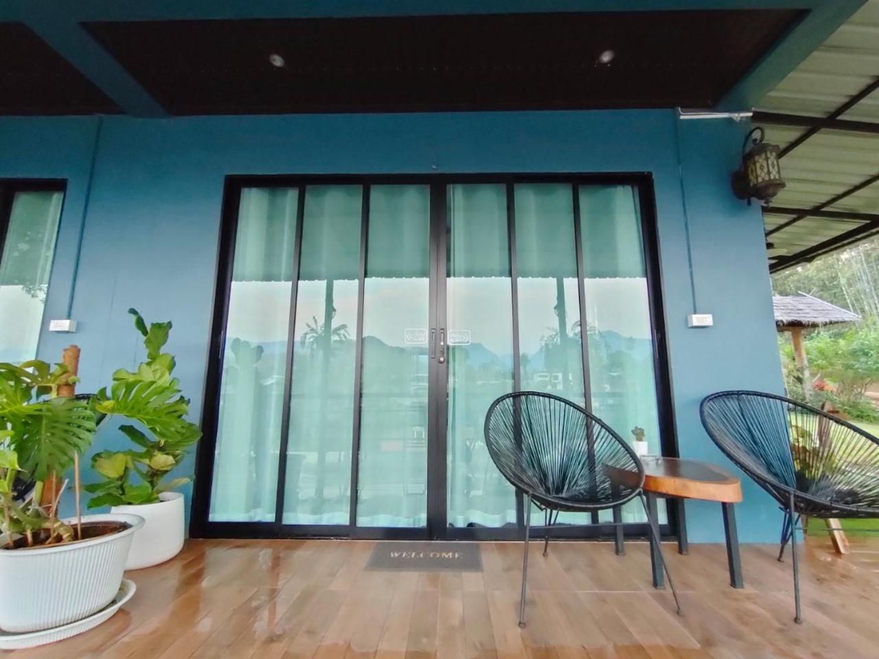 Deluxe King Room with Balcony mountain and river view photo 2