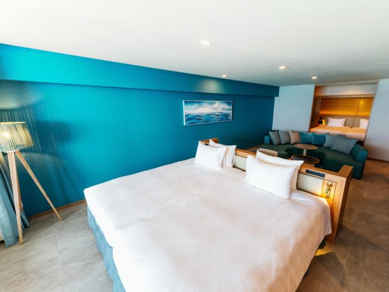 Corner Ocean Suite - Photo 3