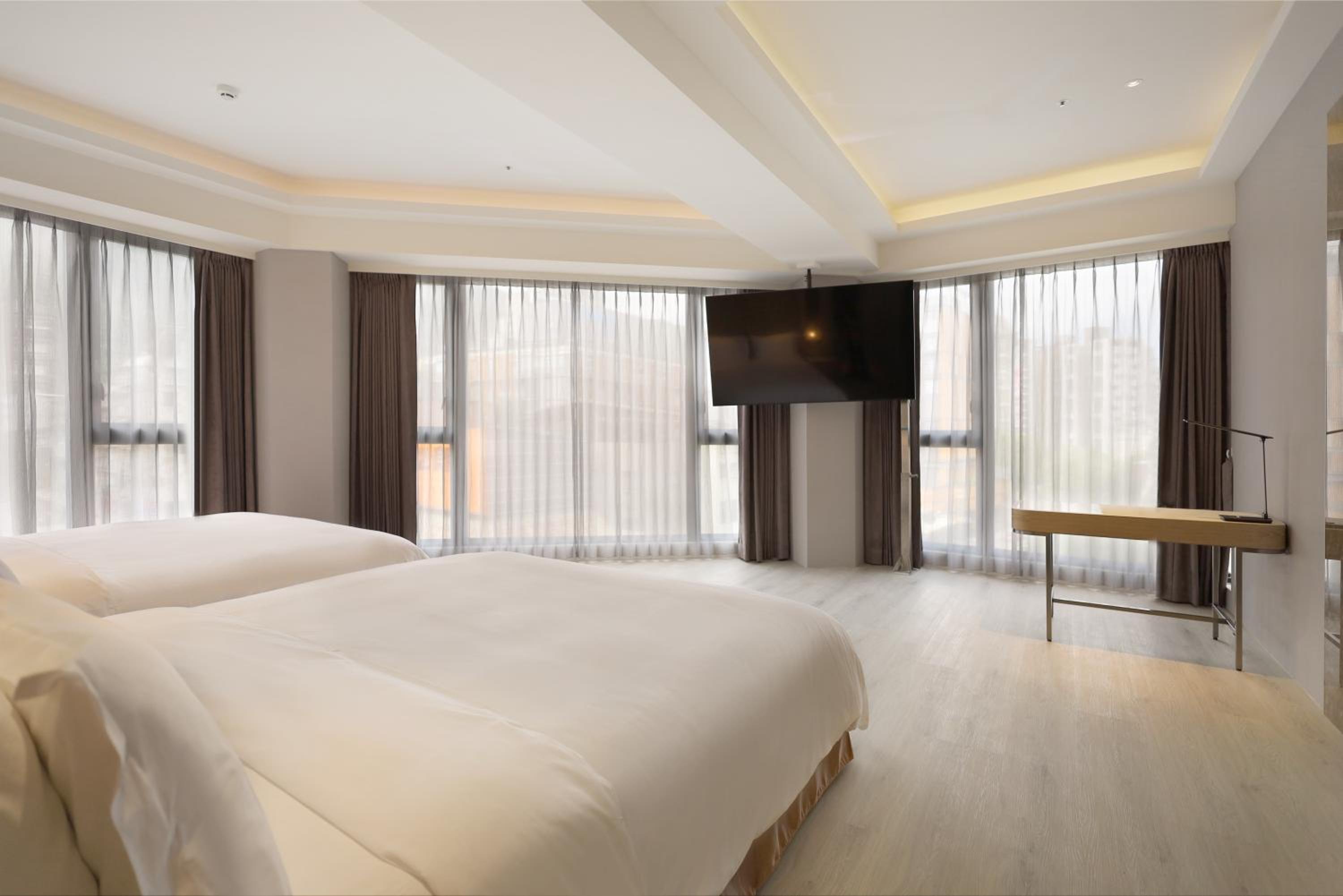 Executive Family Suite - Photo 6