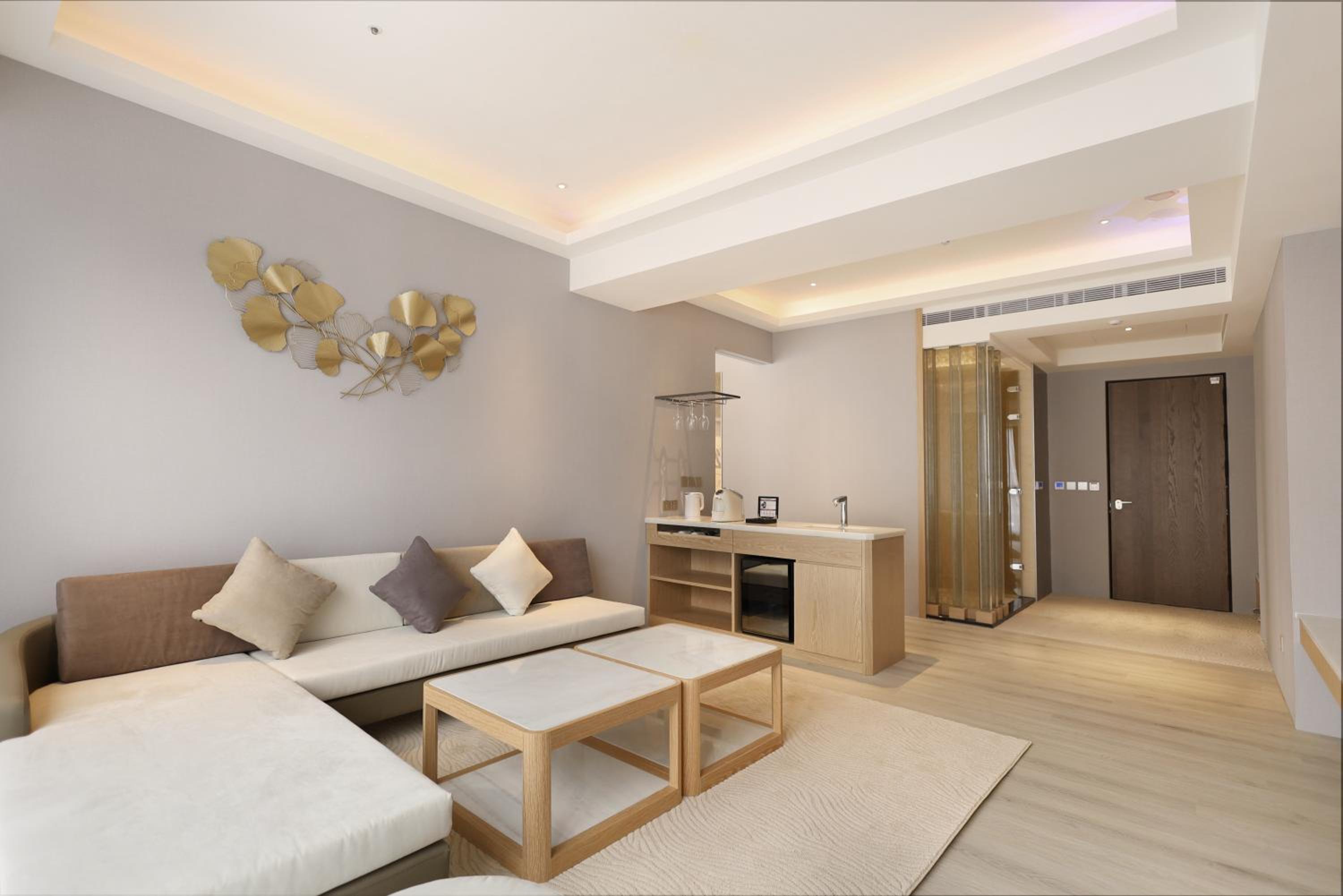 Executive Family Suite - Photo 3