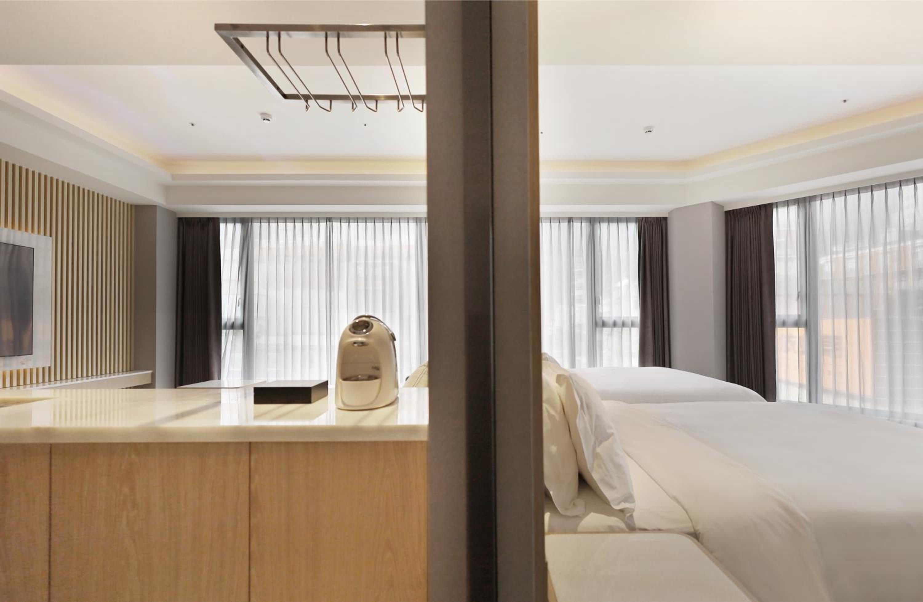 Executive Family Suite - Photo 2