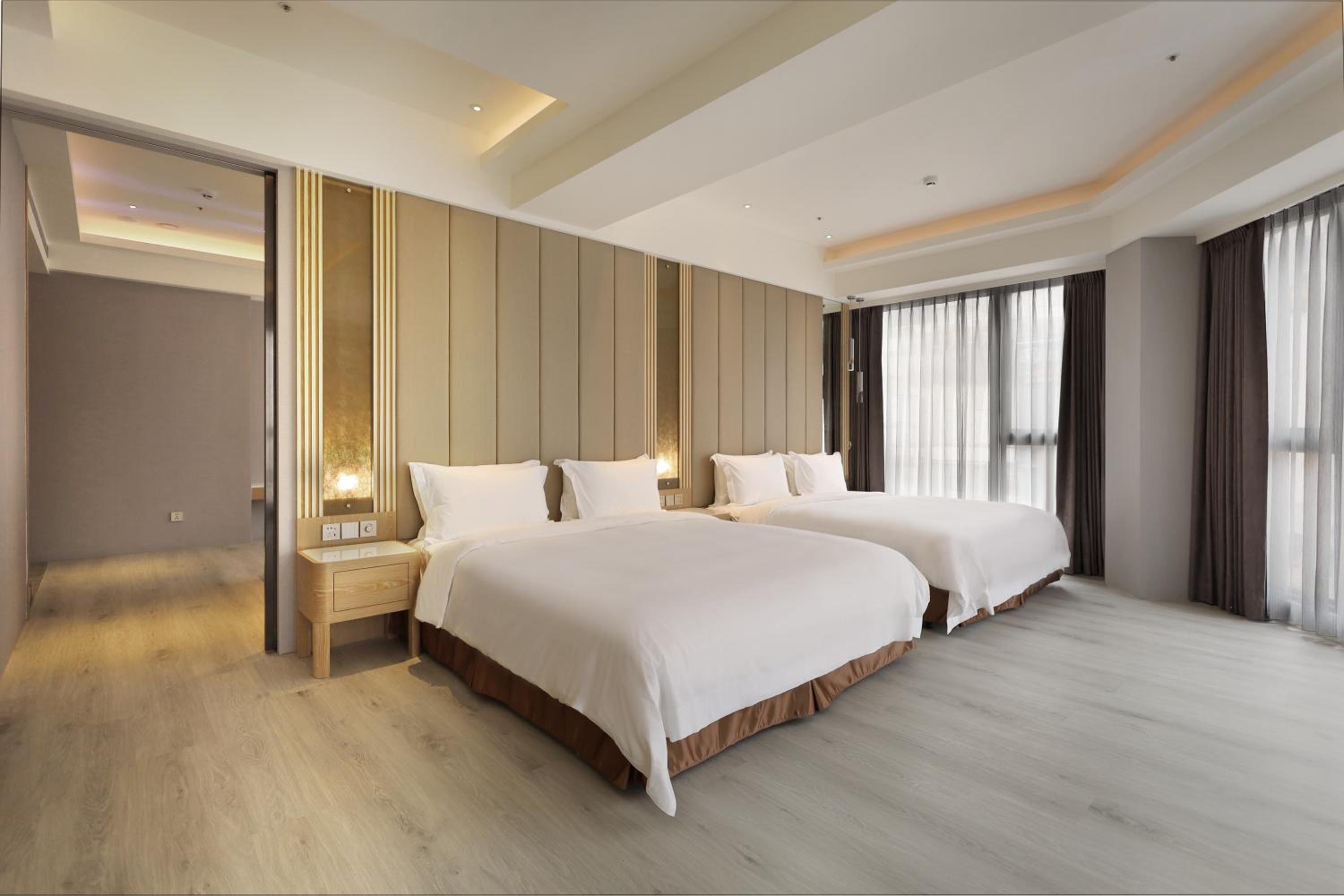 Executive Family Suite - Photo 5