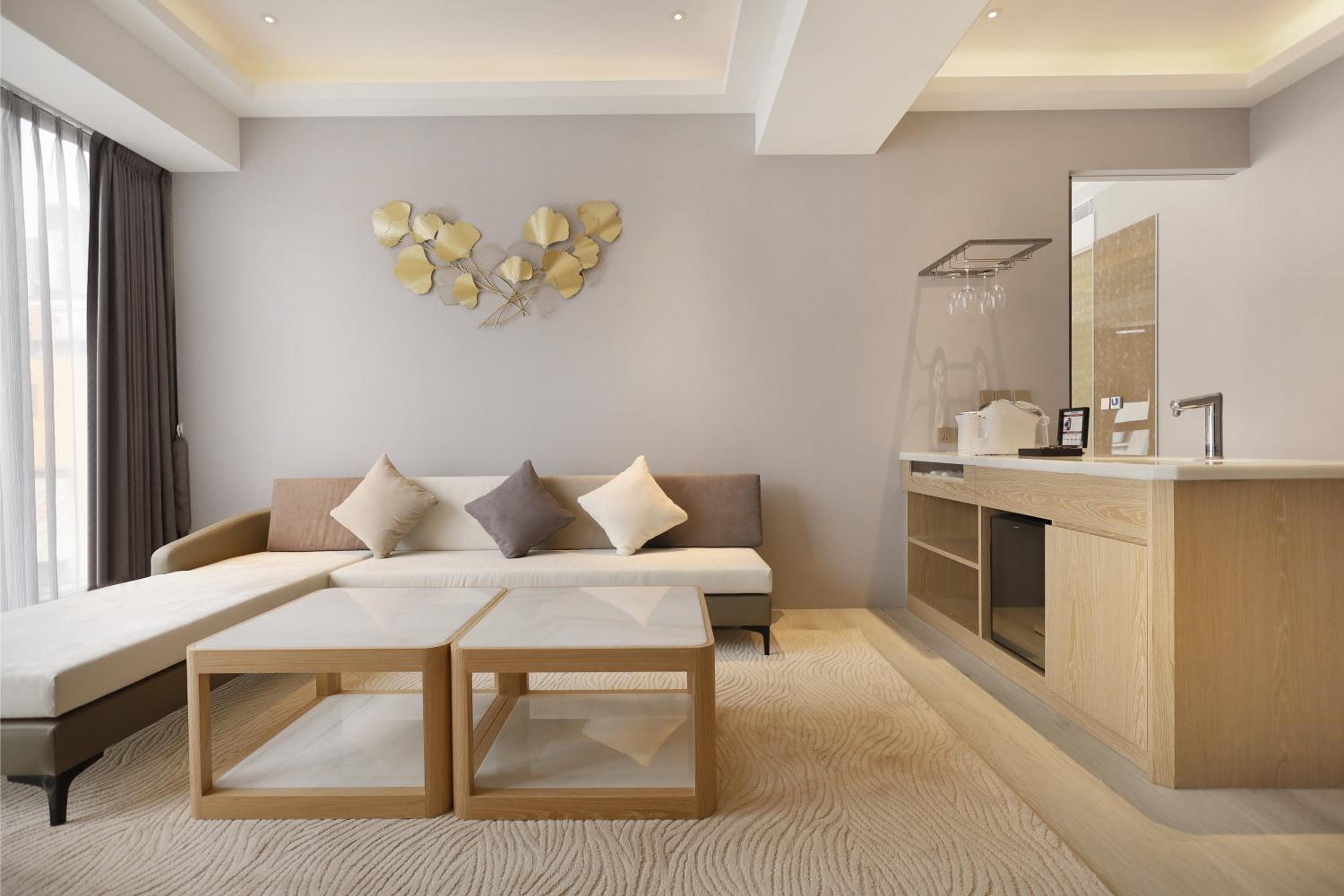 Executive Family Suite - Photo 4
