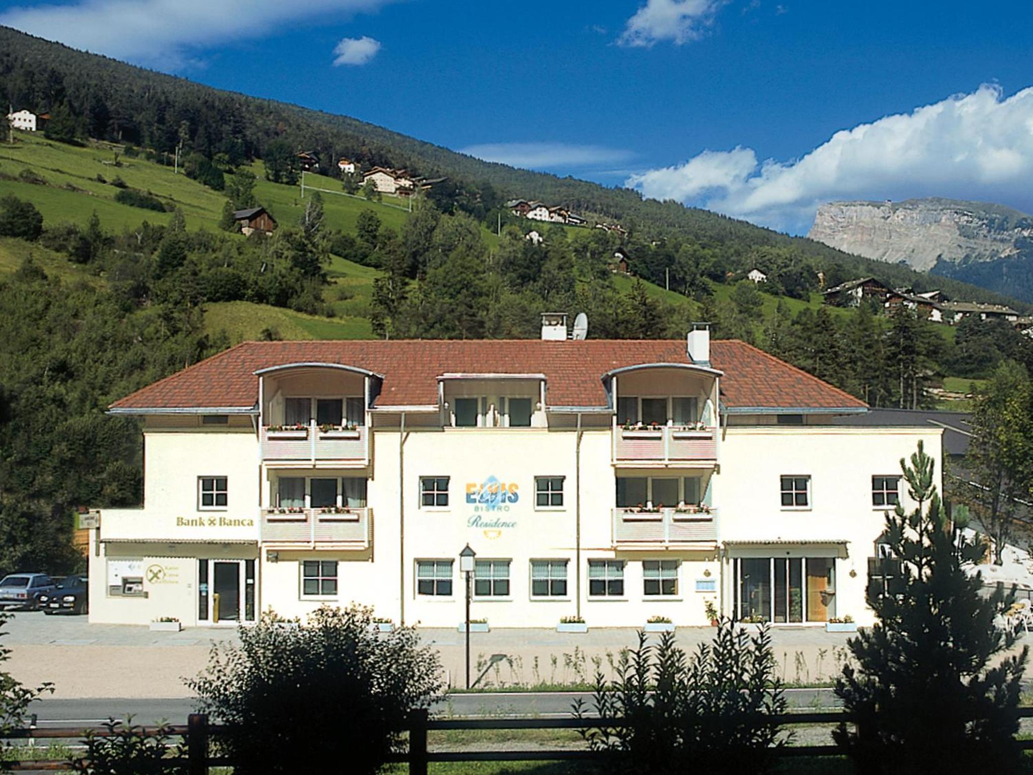 Large Two-Bedroom Apartment with Balcony photo 2