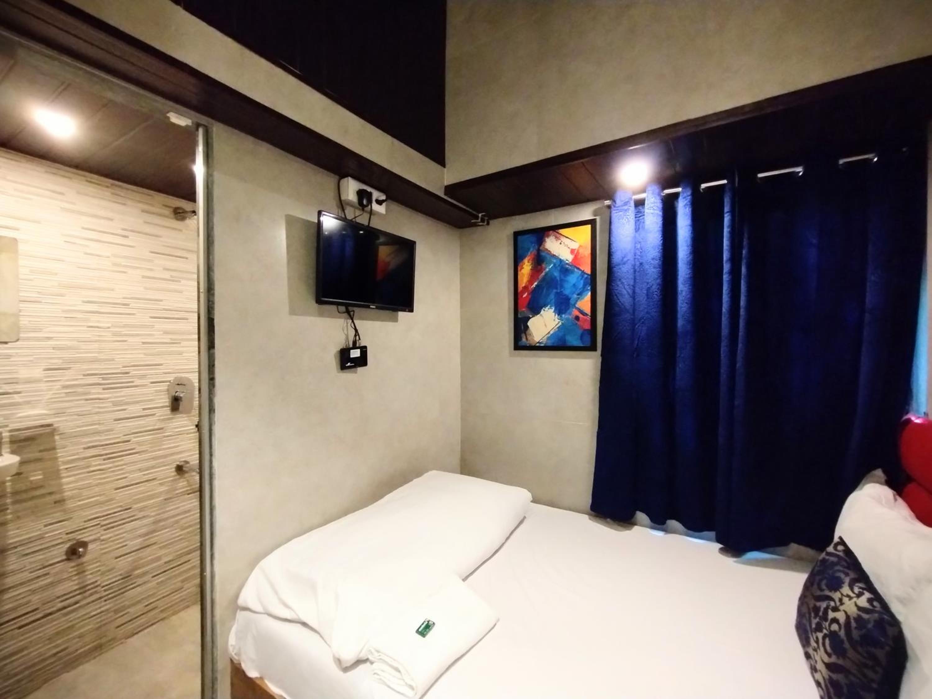 Budget Double Room - Photo 2