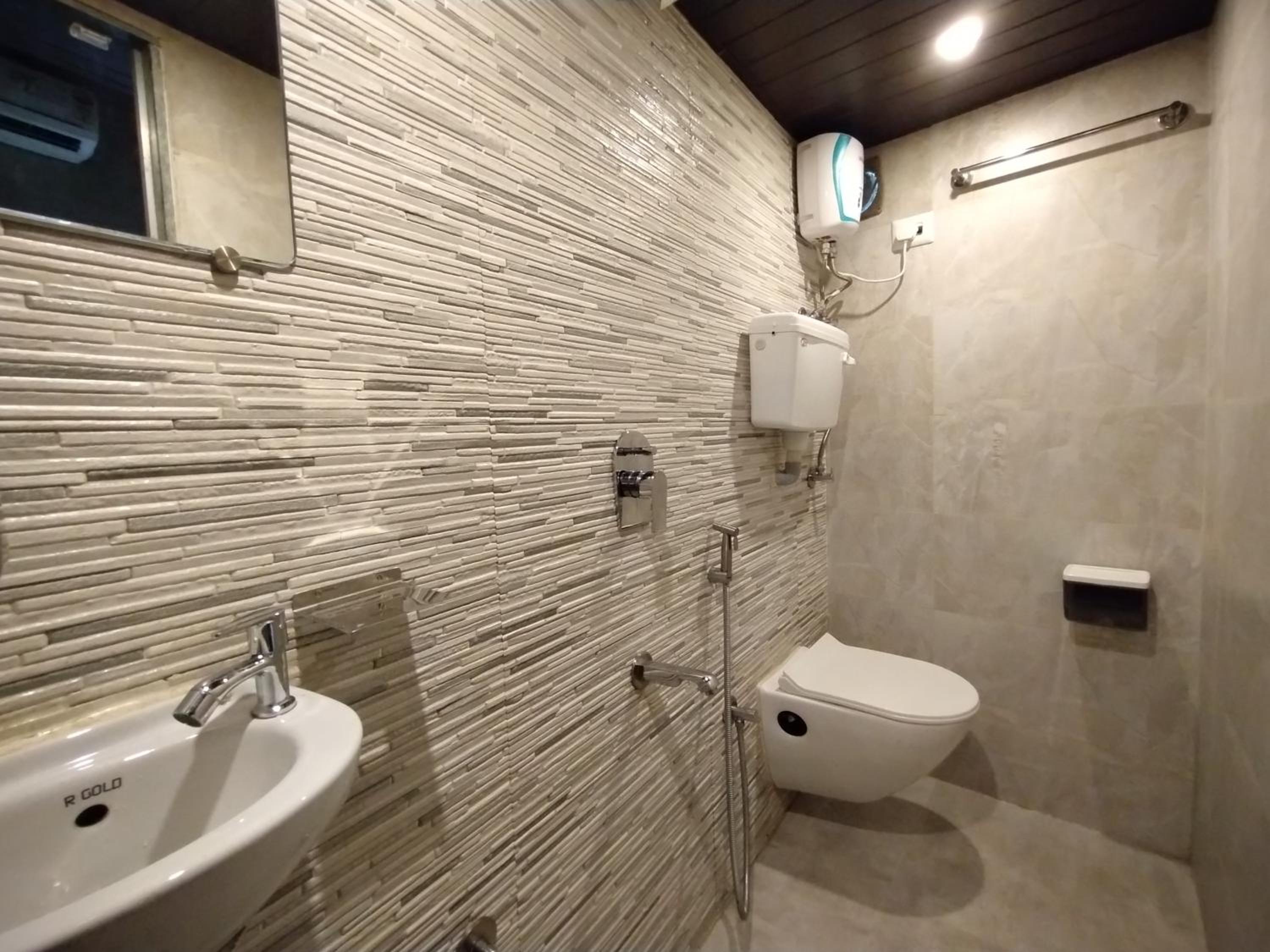 Budget Double Room - Photo 3