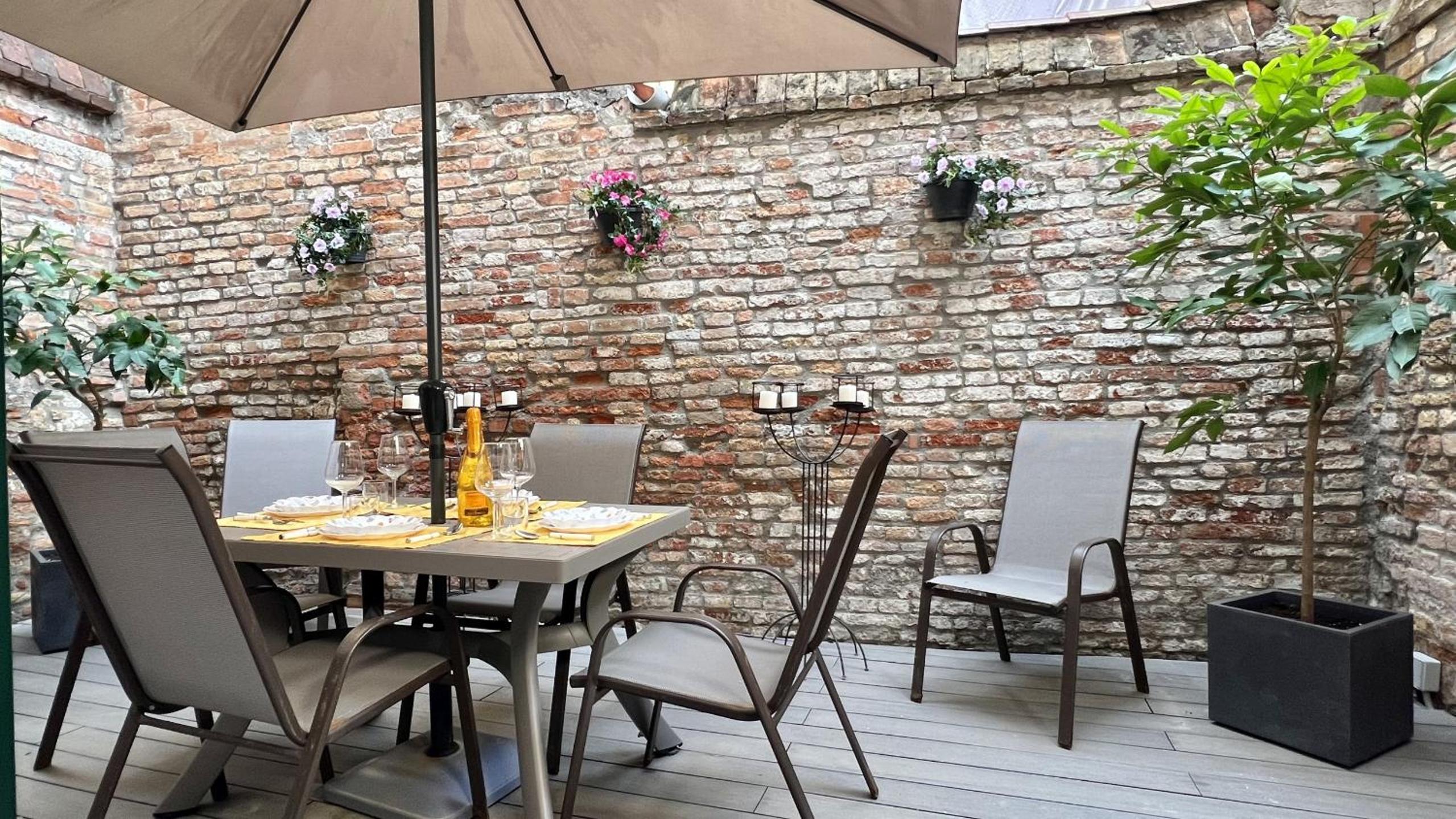 Apartment with Terrace photo 2