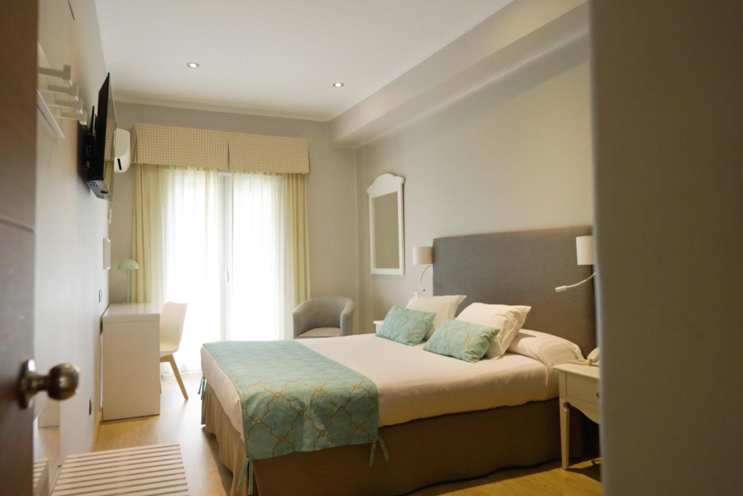 Double Or Twin Room With City View - Photo 1