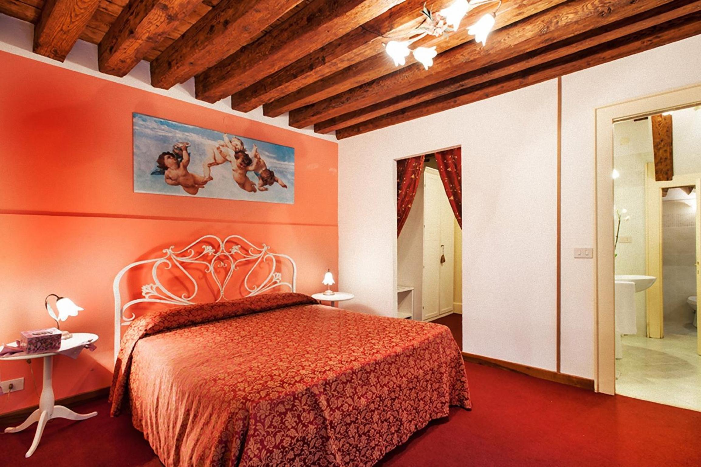 Economy Quadruple Room with Private Bathroom photo 1