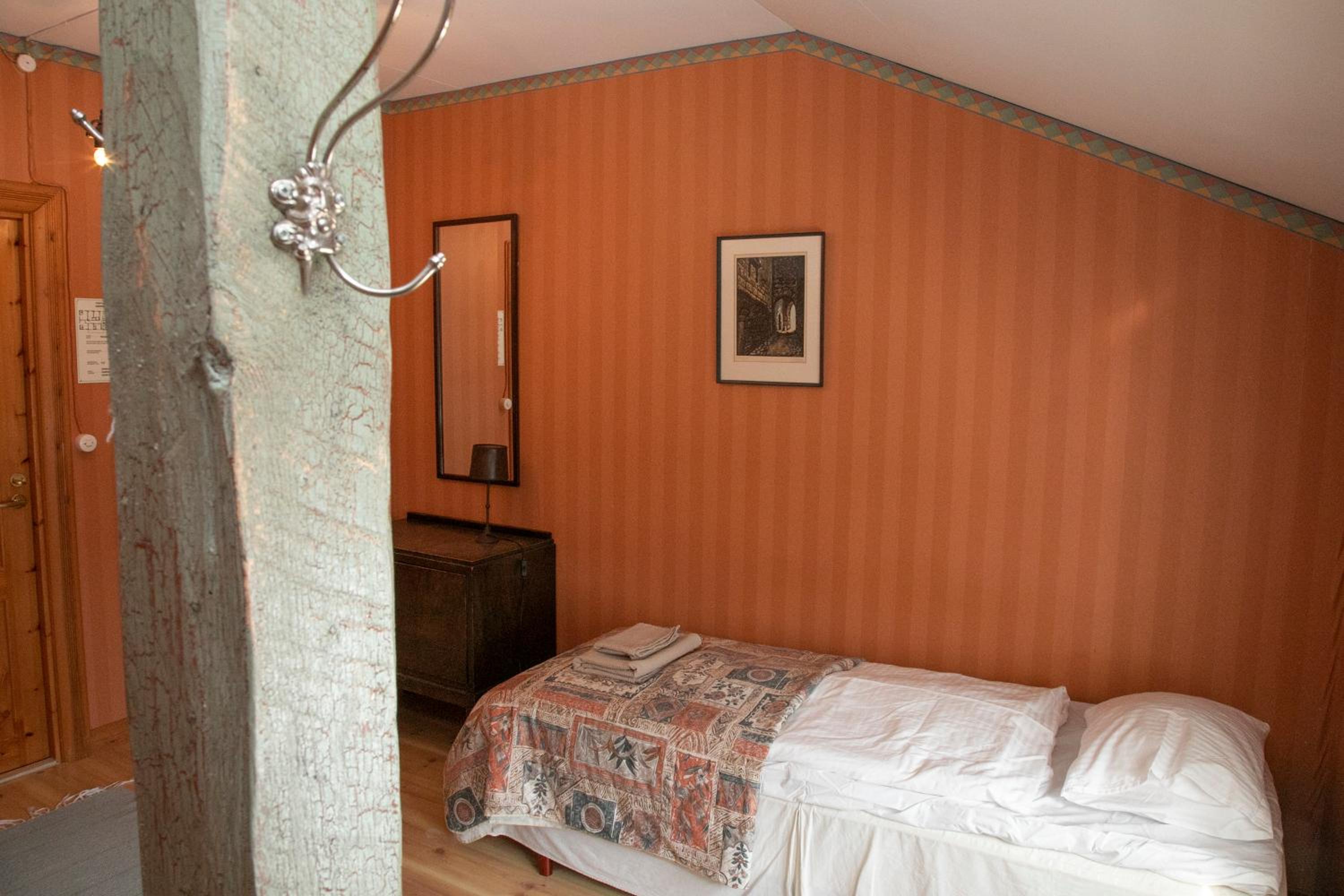 Double or Twin Room with Shared Bathroom photo 3